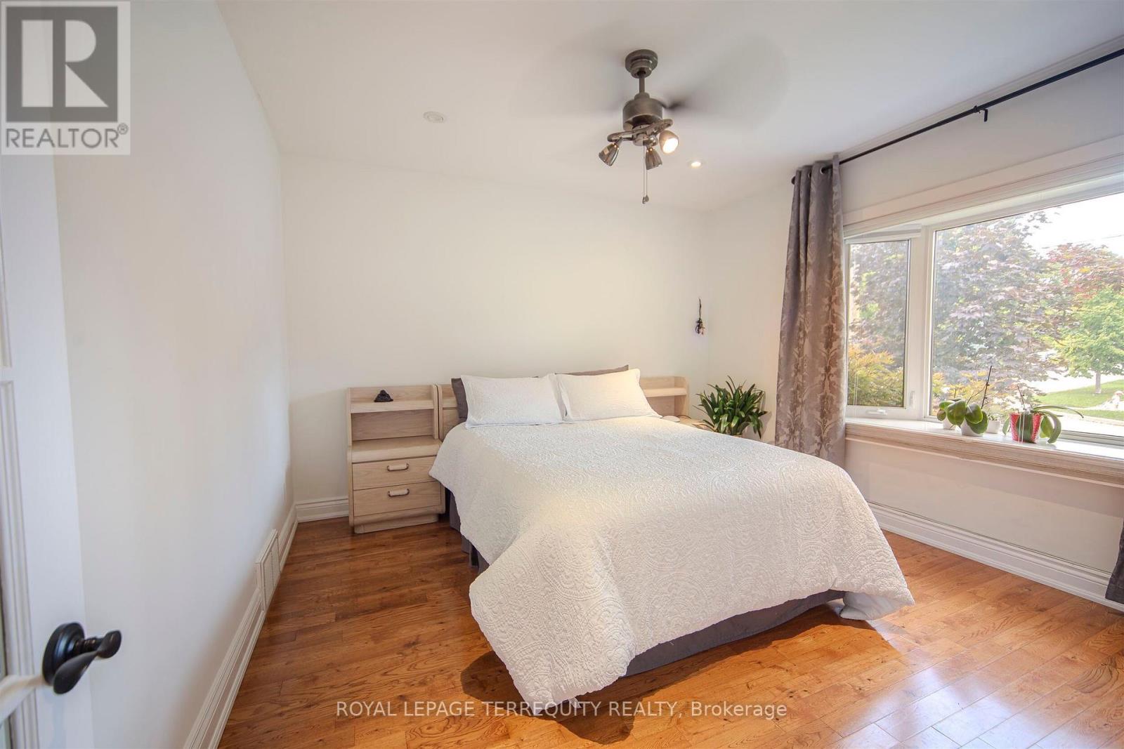 92 Saskatoon Drive, Toronto (Kingsview Village-The Westway), Ontario  M9P 2G4 - Photo 25 - W12376683