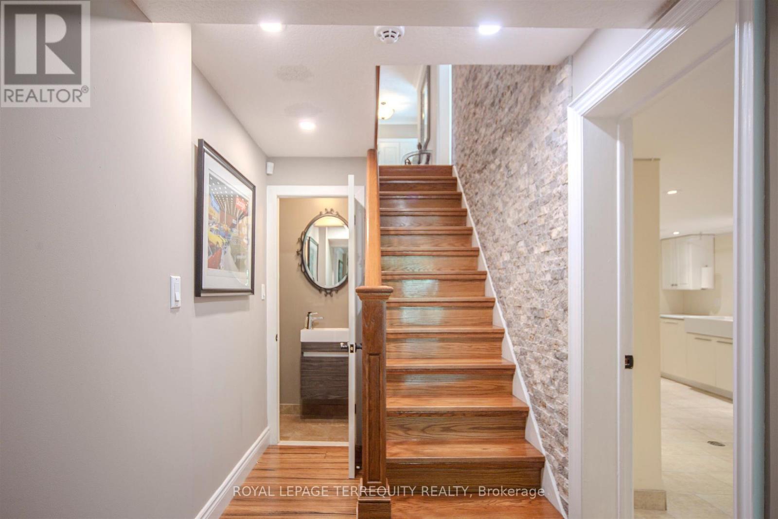 92 Saskatoon Drive, Toronto (Kingsview Village-The Westway), Ontario  M9P 2G4 - Photo 29 - W12376683