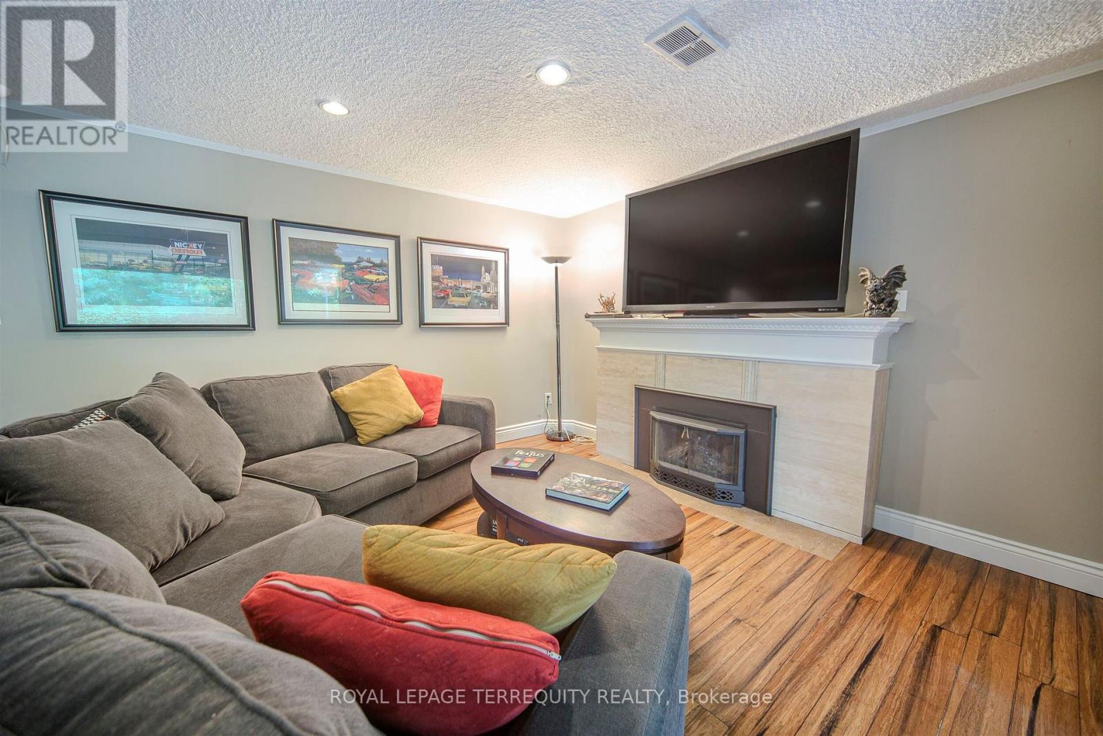 92 Saskatoon Drive, Toronto (Kingsview Village-The Westway), Ontario  M9P 2G4 - Photo 31 - W12376683