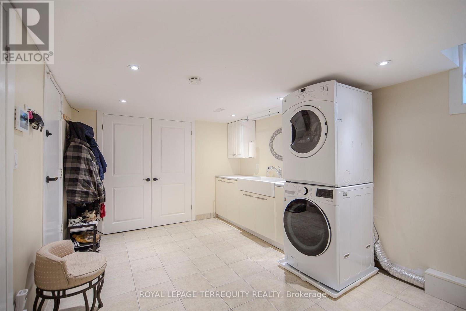 92 Saskatoon Drive, Toronto (Kingsview Village-The Westway), Ontario  M9P 2G4 - Photo 35 - W12376683