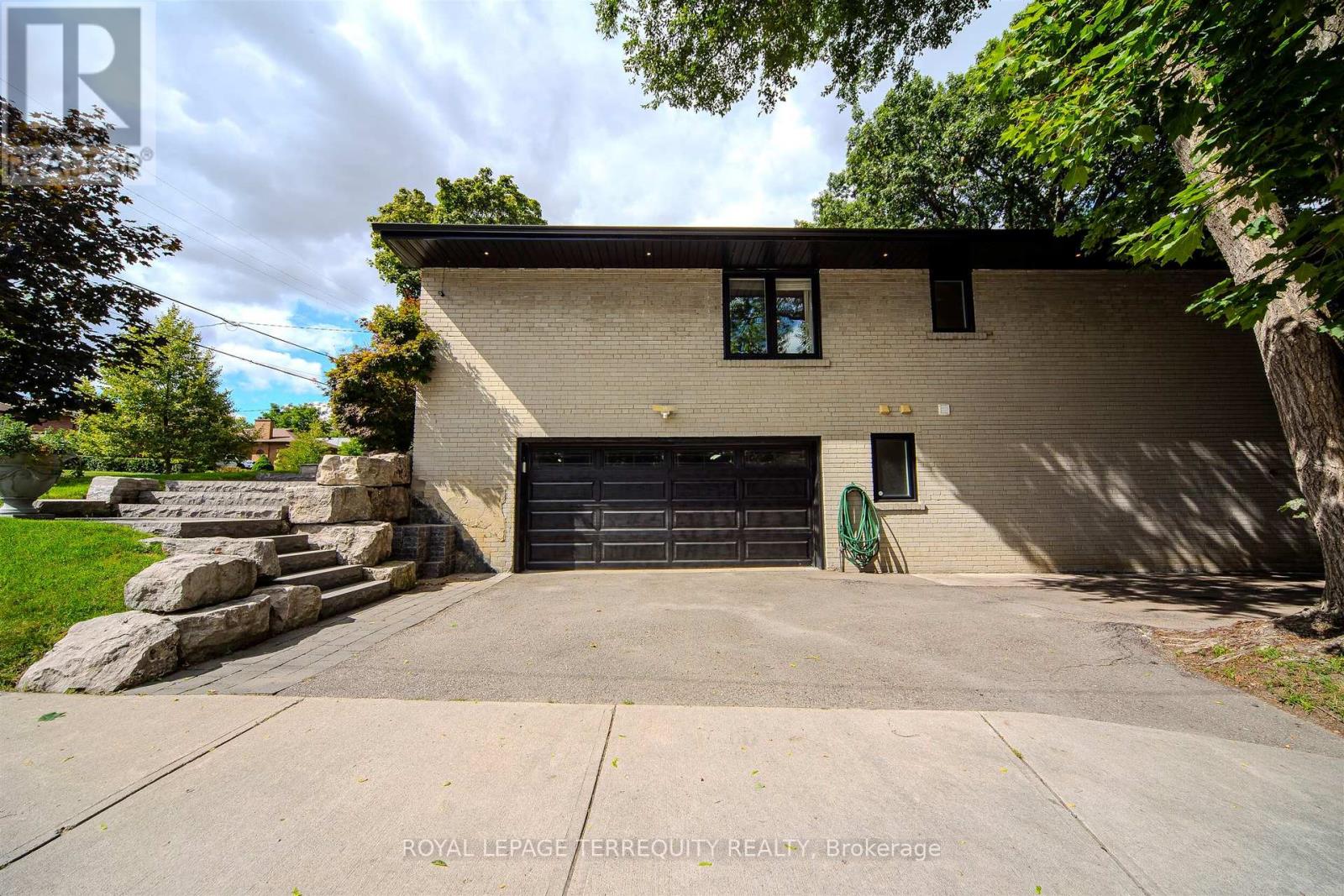 92 Saskatoon Drive, Toronto (Kingsview Village-The Westway), Ontario  M9P 2G4 - Photo 36 - W12376683