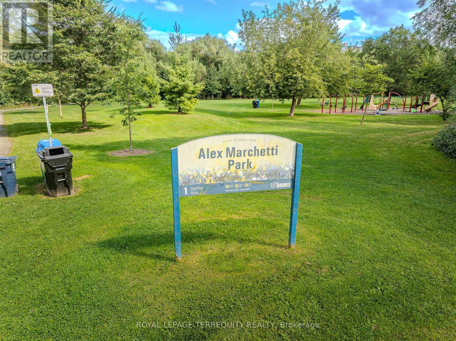 92 Saskatoon Drive, Toronto (Kingsview Village-The Westway), Ontario  M9P 2G4 - Photo 50 - W12376683