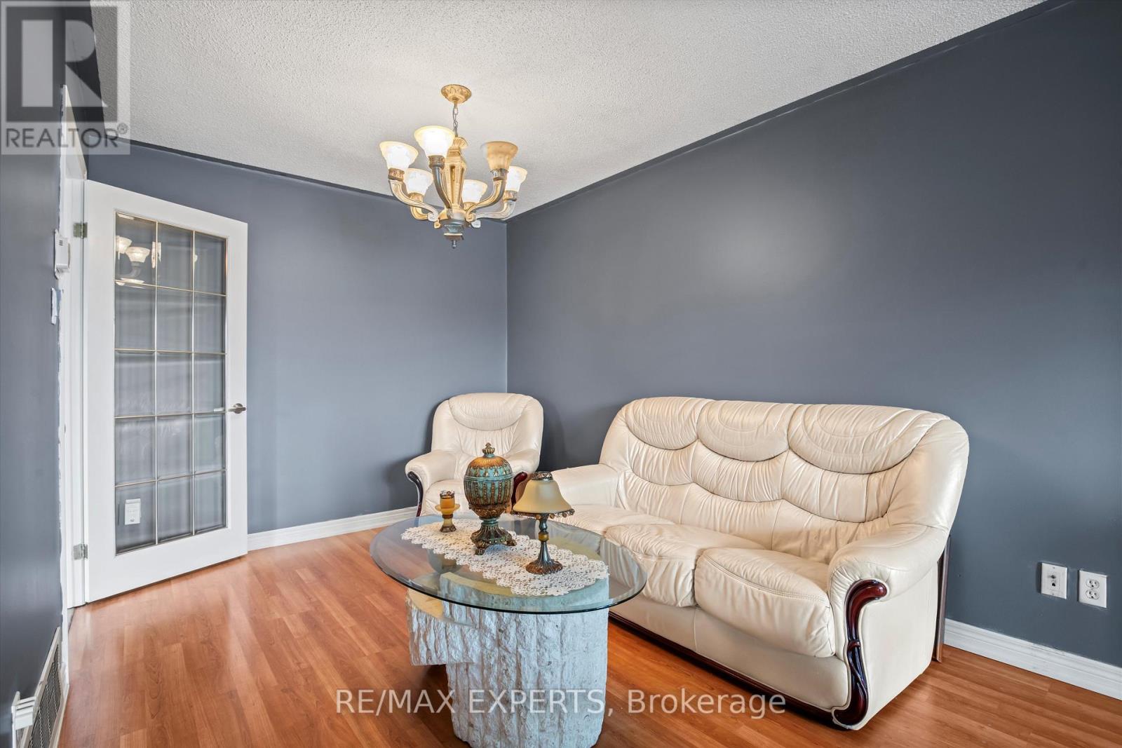 4 Martindale Crescent, Brampton, Ontario  L6X 2T9 - Photo 4 - W12376701