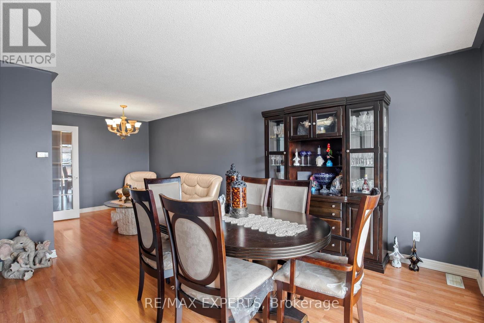 4 Martindale Crescent, Brampton, Ontario  L6X 2T9 - Photo 6 - W12376701