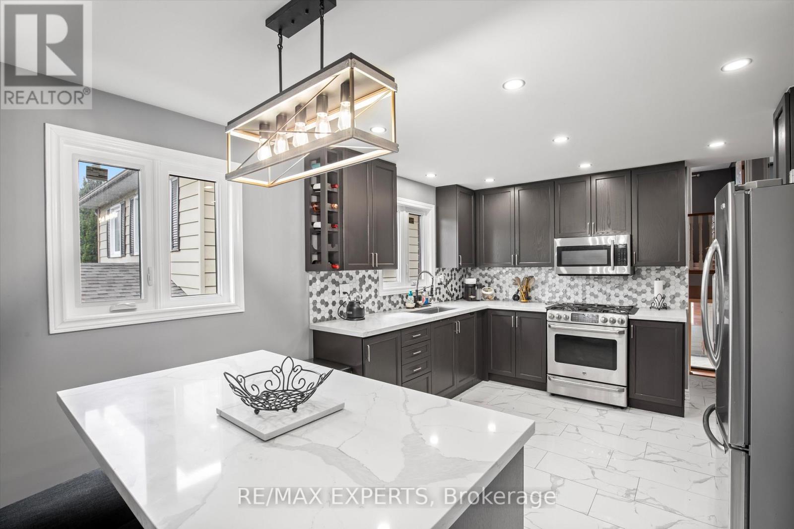 4 Martindale Crescent, Brampton, Ontario  L6X 2T9 - Photo 7 - W12376701