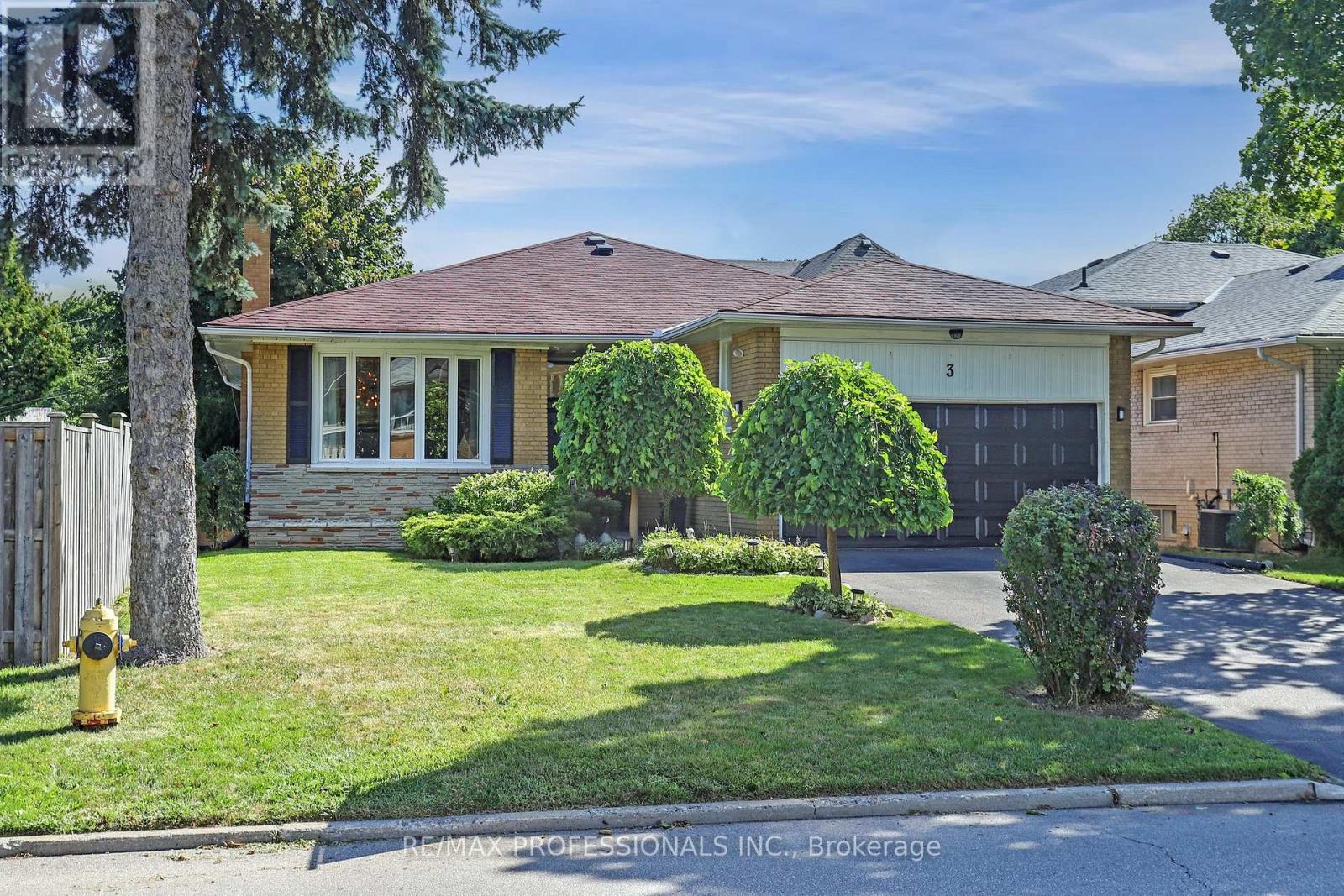 3 HARTSDALE DRIVE, Toronto, Ontario