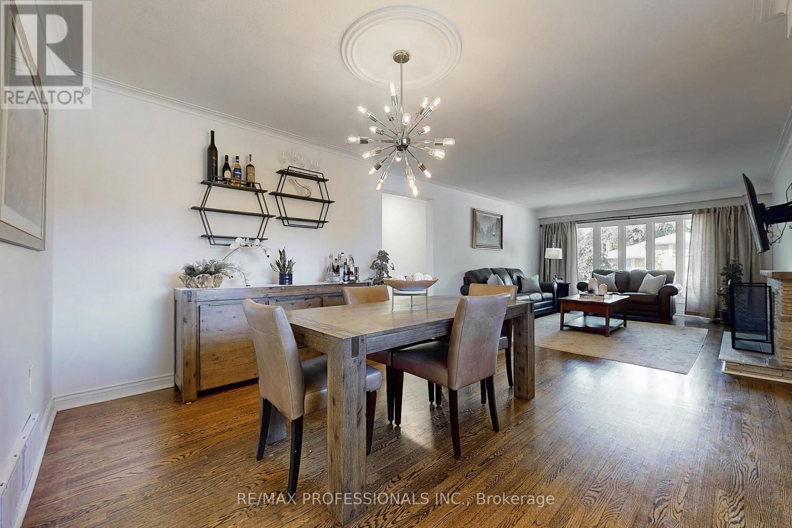 3 Hartsdale Drive, Toronto, Ontario  M9R 2S1 - Photo 11 - W12376746