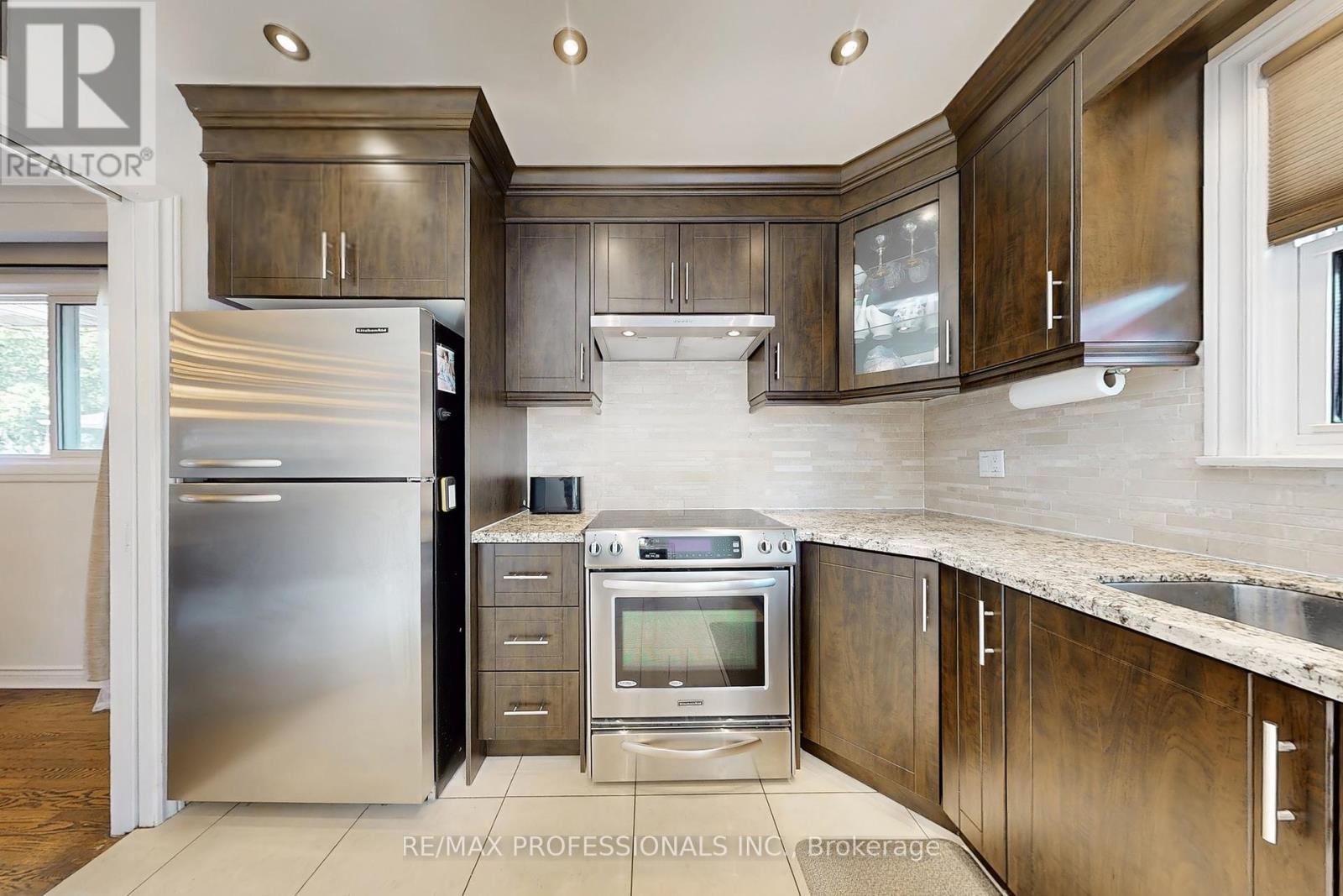 3 Hartsdale Drive, Toronto, Ontario  M9R 2S1 - Photo 13 - W12376746