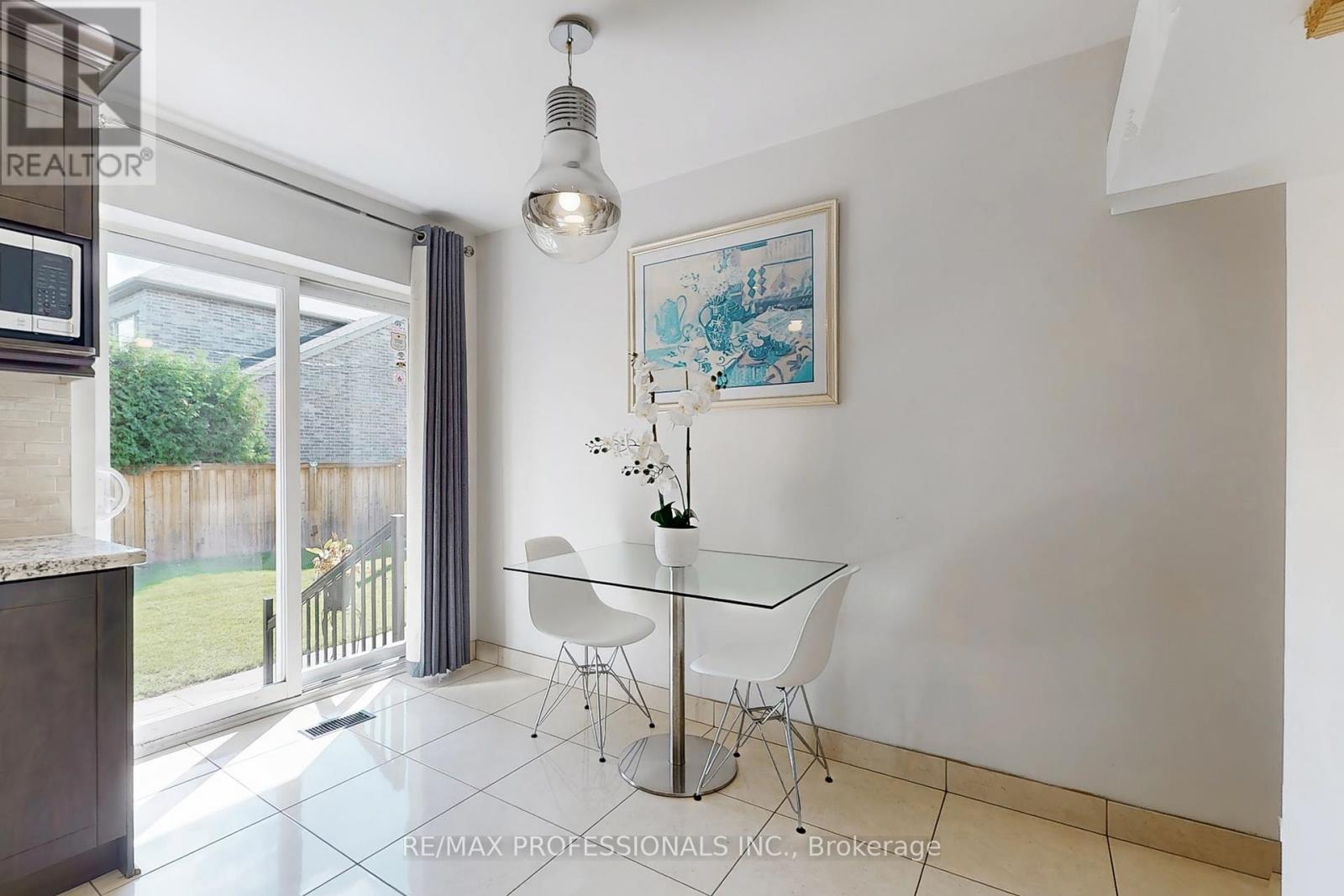 3 Hartsdale Drive, Toronto, Ontario  M9R 2S1 - Photo 16 - W12376746