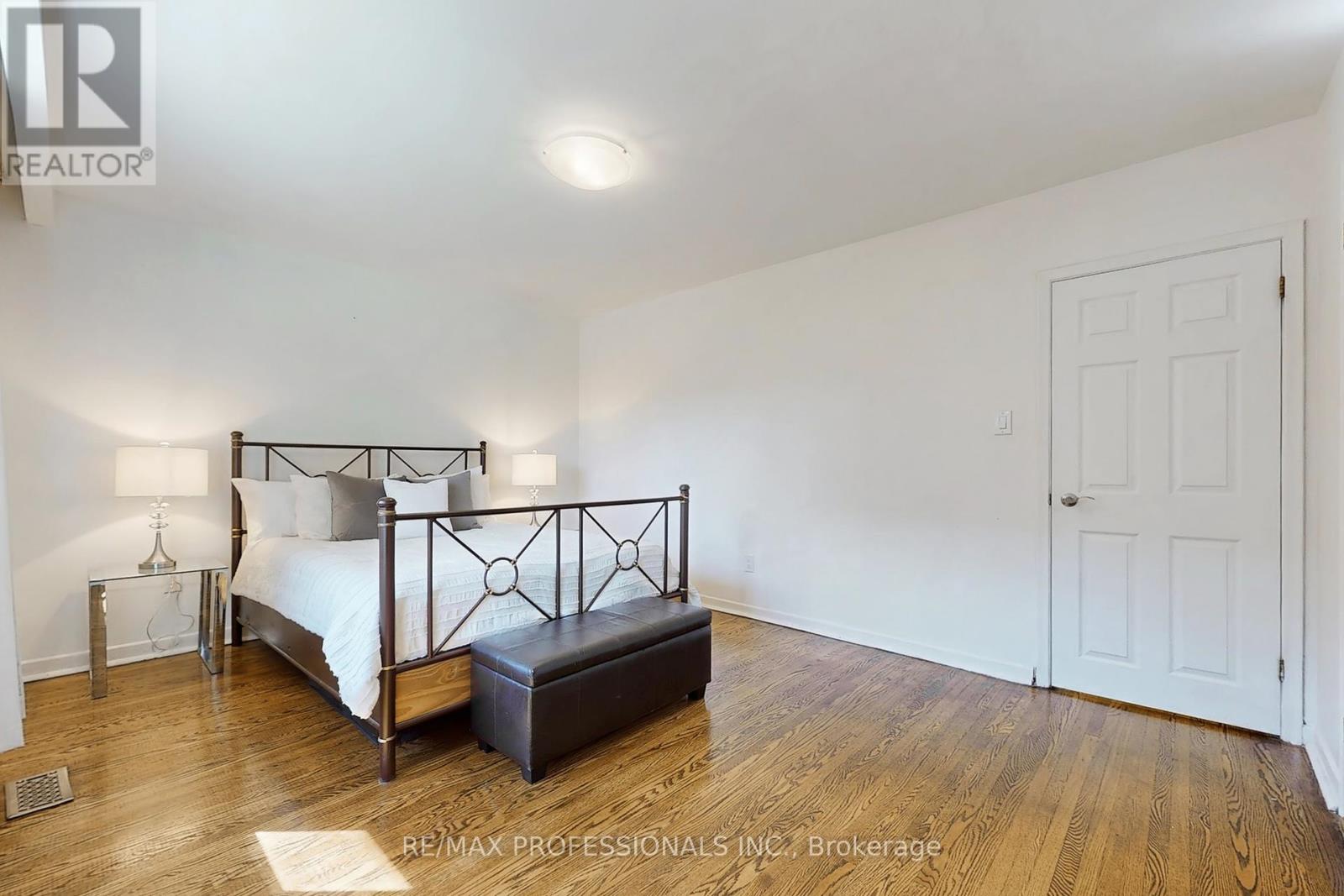 3 Hartsdale Drive, Toronto, Ontario  M9R 2S1 - Photo 18 - W12376746