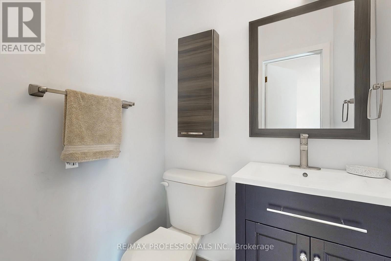 3 Hartsdale Drive, Toronto, Ontario  M9R 2S1 - Photo 19 - W12376746