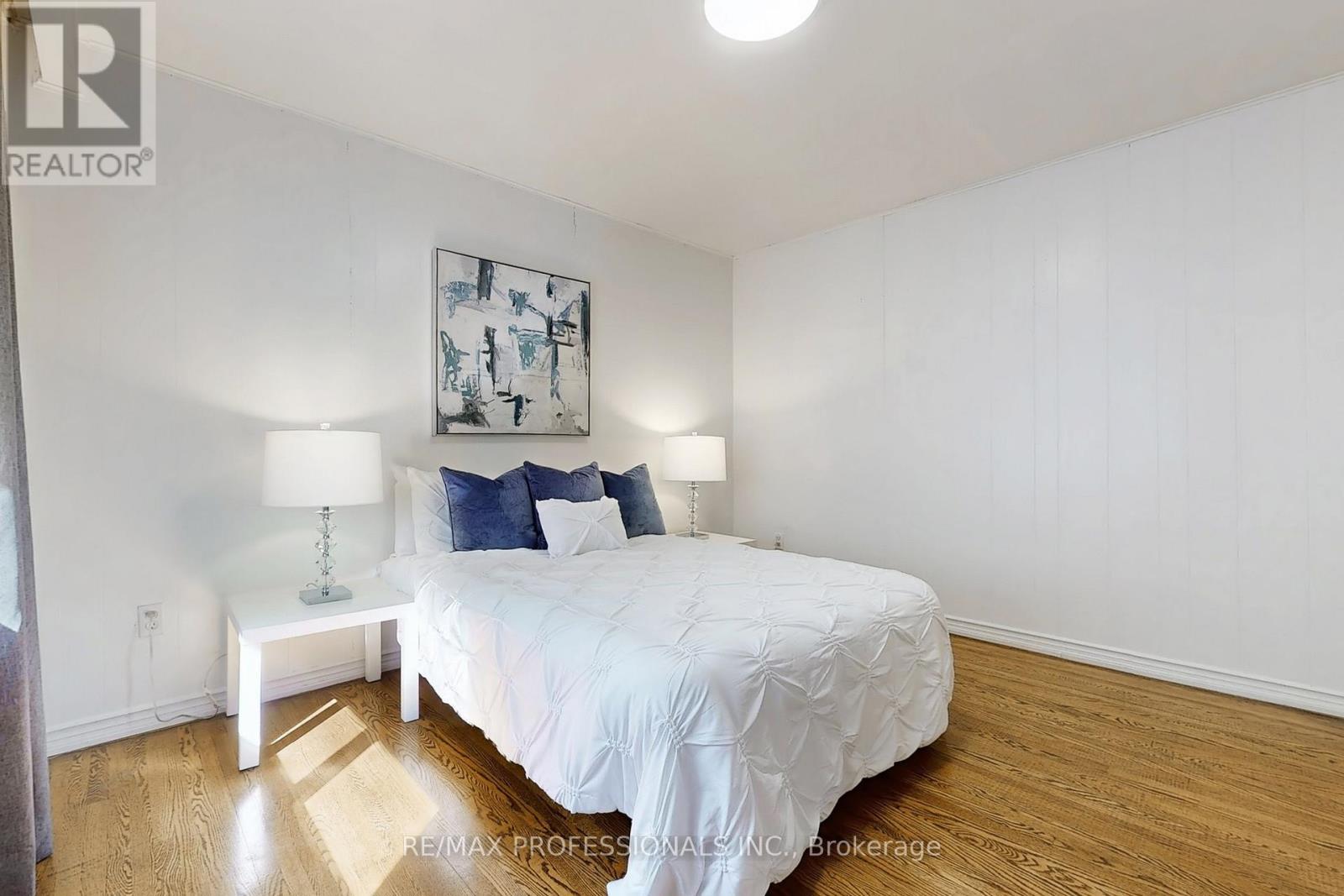 3 Hartsdale Drive, Toronto, Ontario  M9R 2S1 - Photo 21 - W12376746