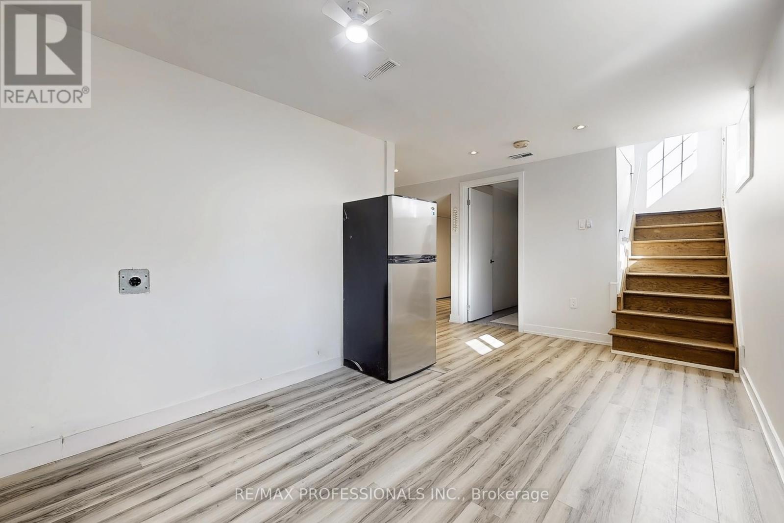 3 Hartsdale Drive, Toronto, Ontario  M9R 2S1 - Photo 25 - W12376746