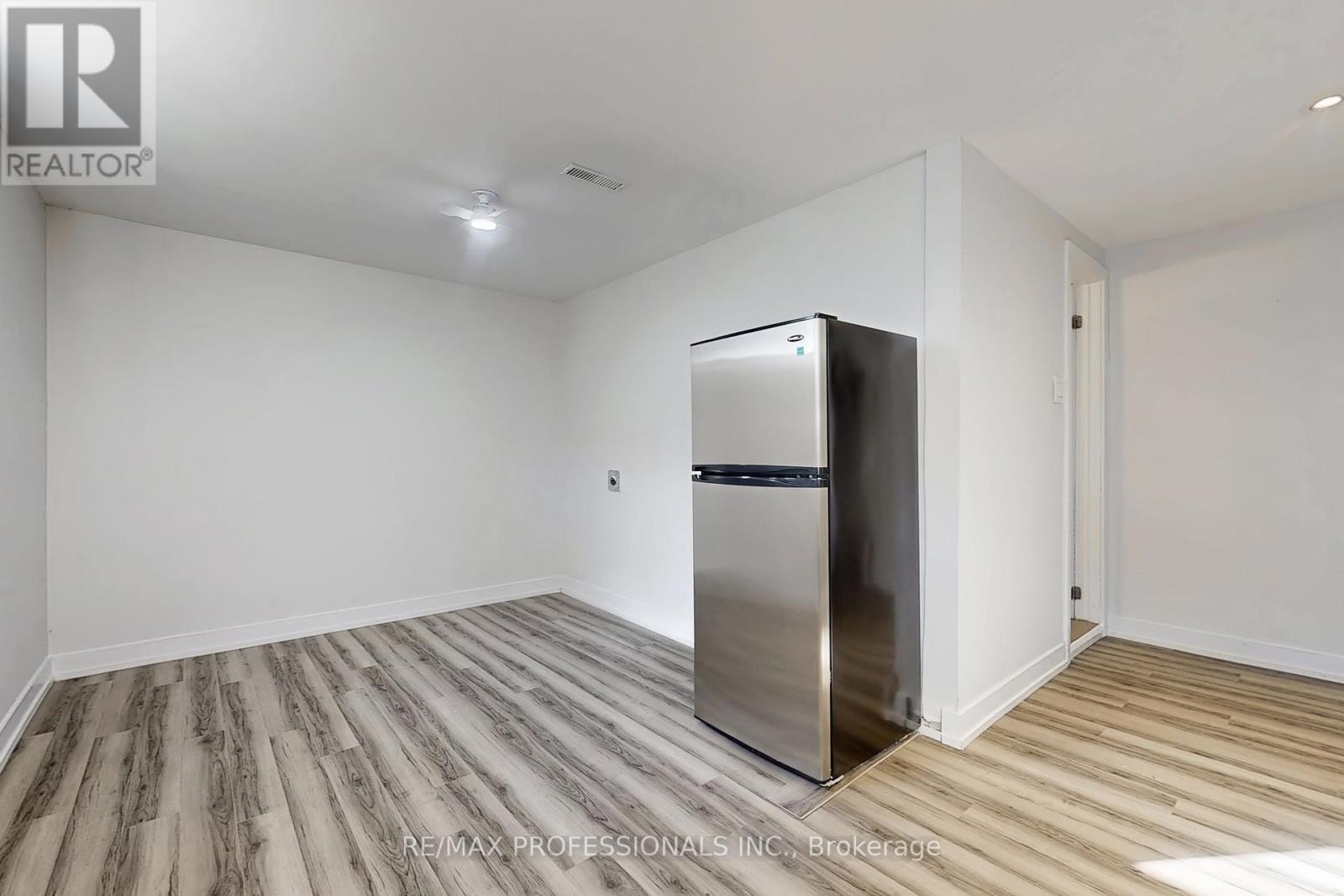 3 Hartsdale Drive, Toronto, Ontario  M9R 2S1 - Photo 26 - W12376746