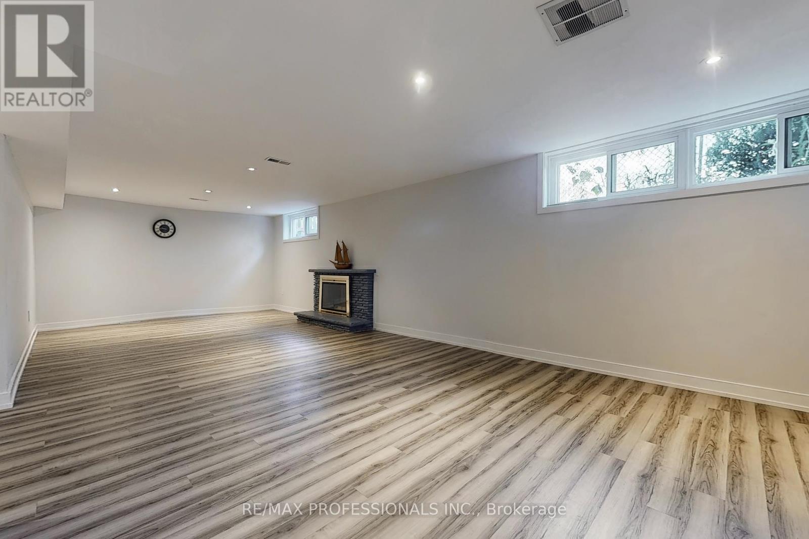 3 Hartsdale Drive, Toronto, Ontario  M9R 2S1 - Photo 27 - W12376746