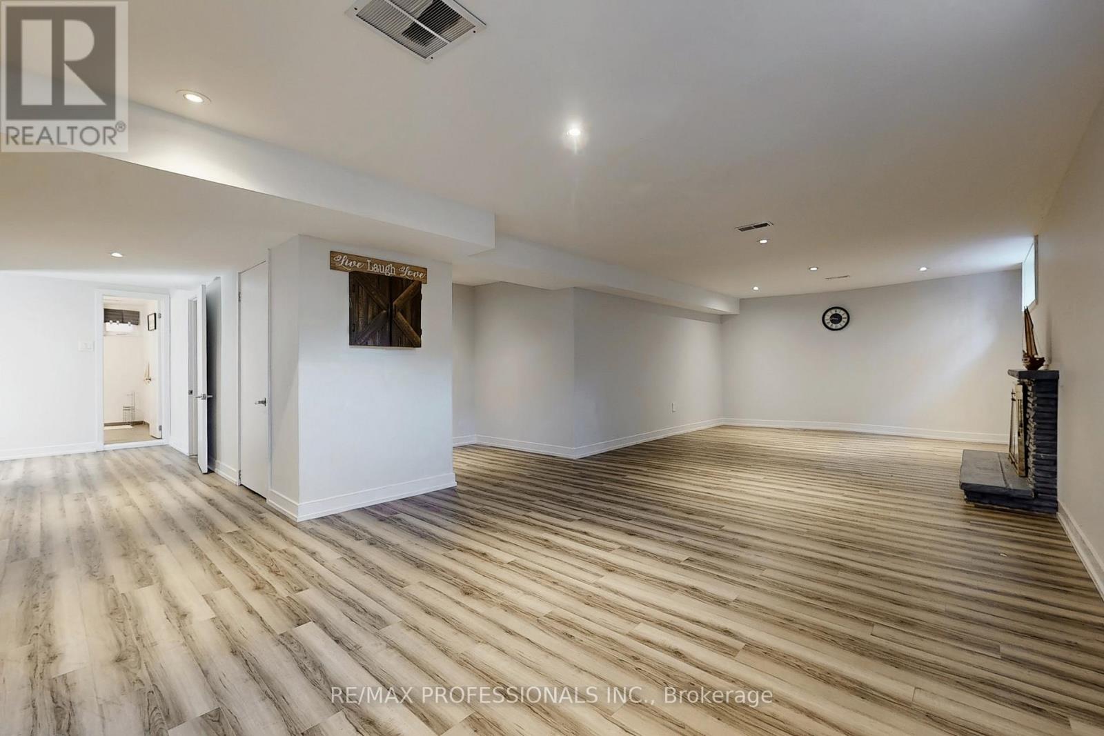 3 Hartsdale Drive, Toronto, Ontario  M9R 2S1 - Photo 28 - W12376746