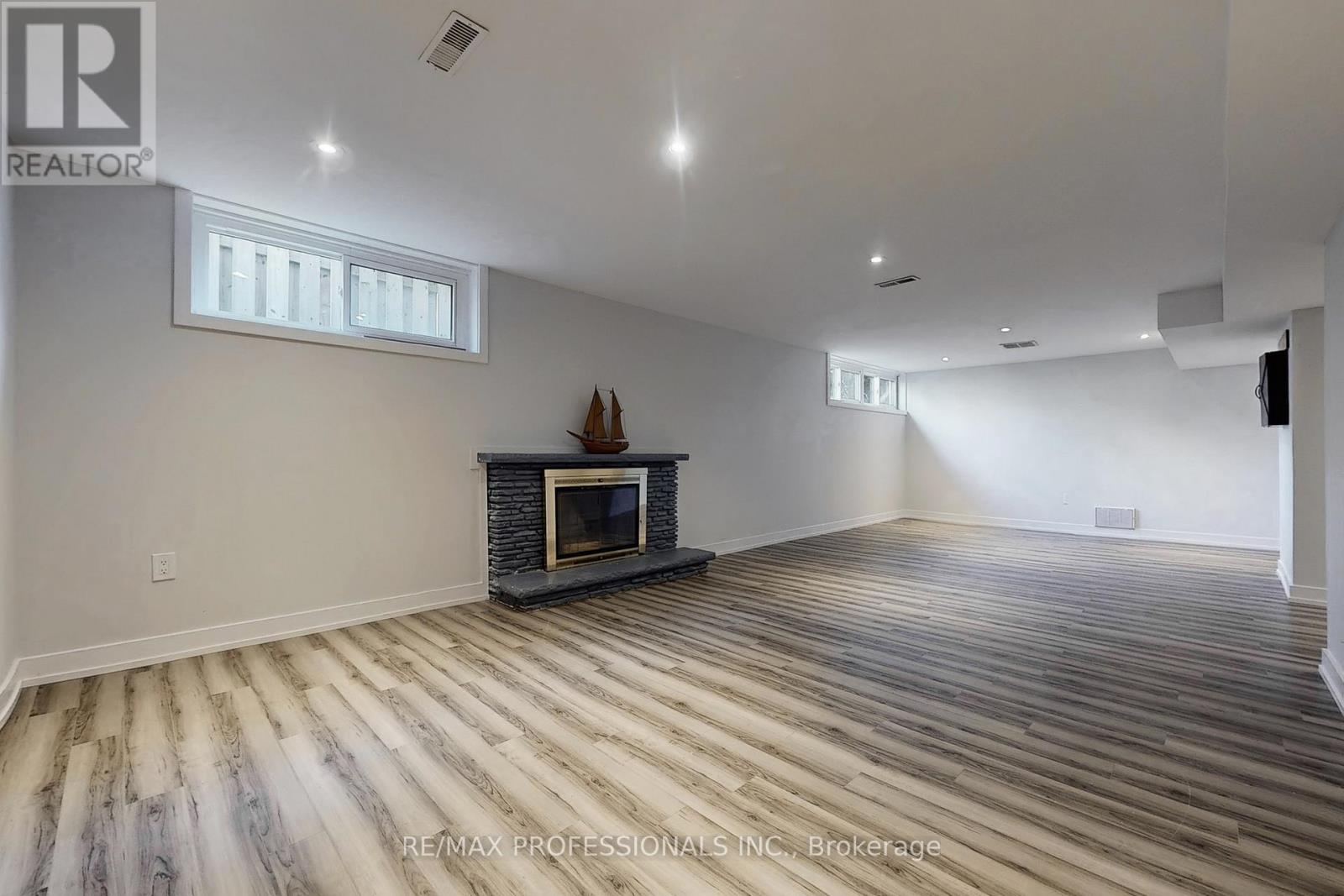 3 Hartsdale Drive, Toronto, Ontario  M9R 2S1 - Photo 29 - W12376746