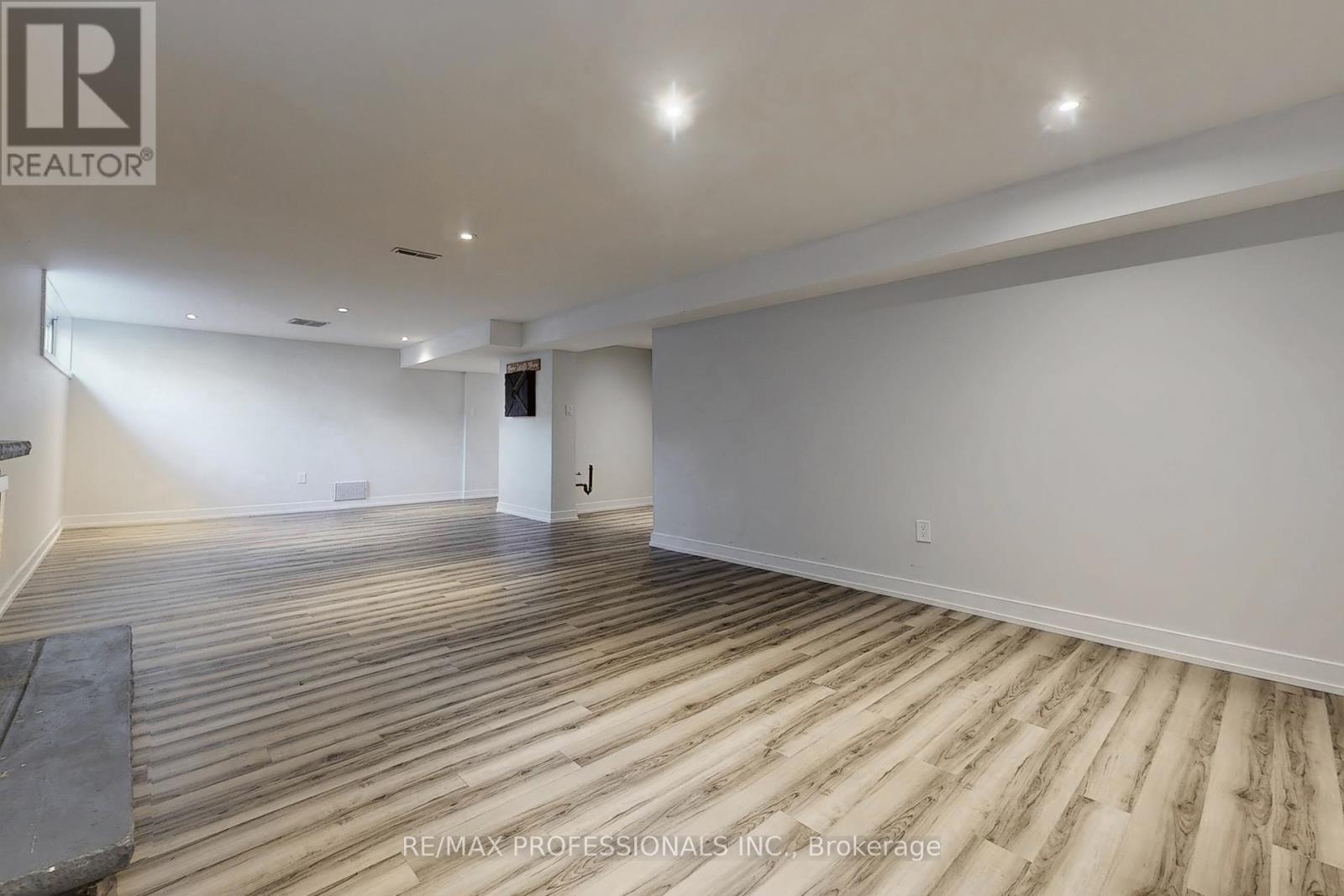 3 Hartsdale Drive, Toronto, Ontario  M9R 2S1 - Photo 30 - W12376746
