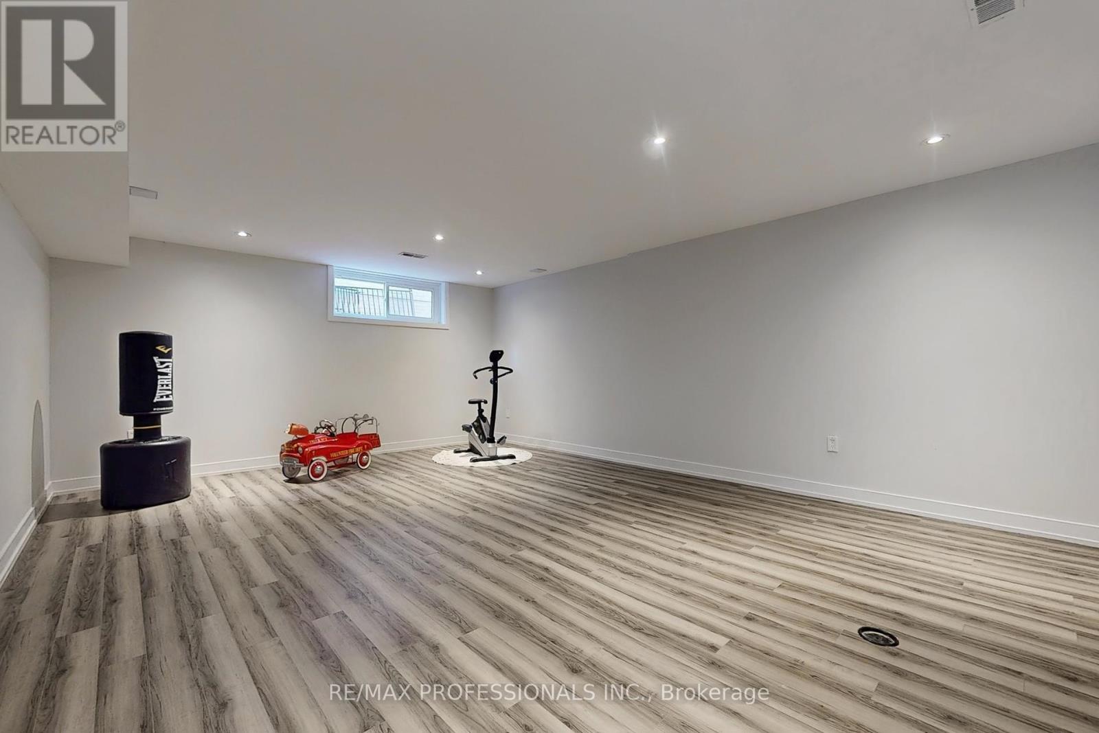 3 Hartsdale Drive, Toronto, Ontario  M9R 2S1 - Photo 31 - W12376746
