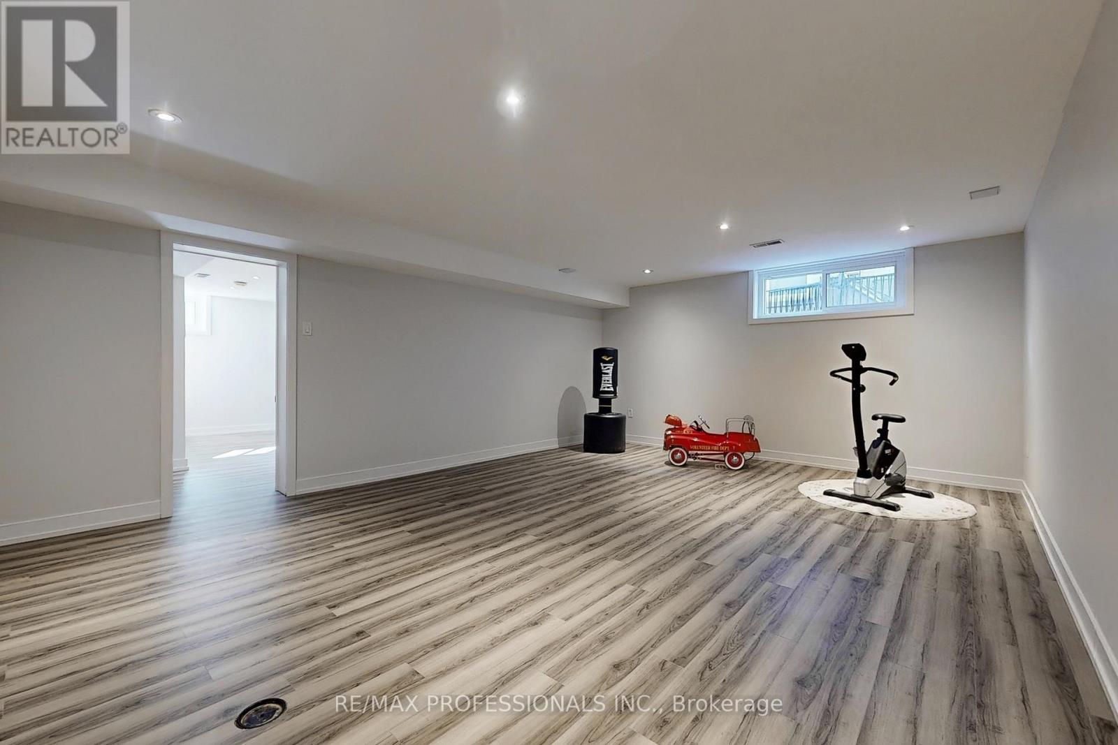 3 Hartsdale Drive, Toronto, Ontario  M9R 2S1 - Photo 32 - W12376746