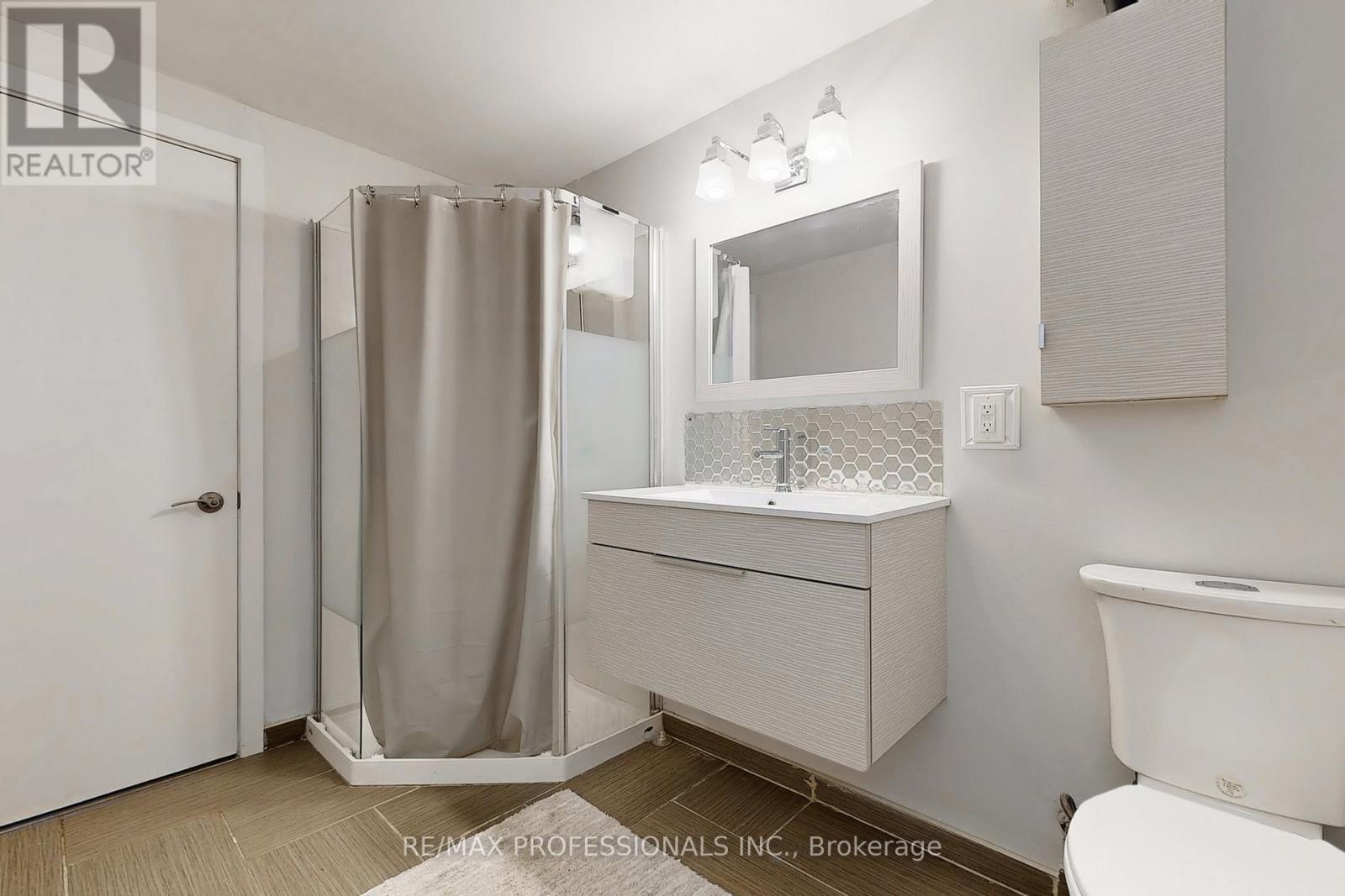3 Hartsdale Drive, Toronto, Ontario  M9R 2S1 - Photo 33 - W12376746