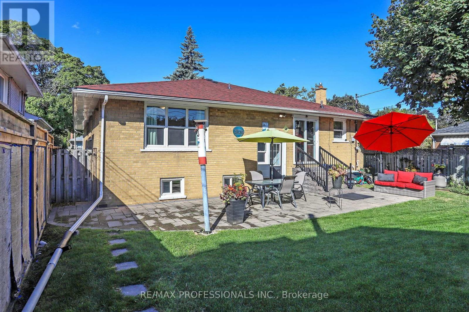 3 Hartsdale Drive, Toronto, Ontario  M9R 2S1 - Photo 34 - W12376746