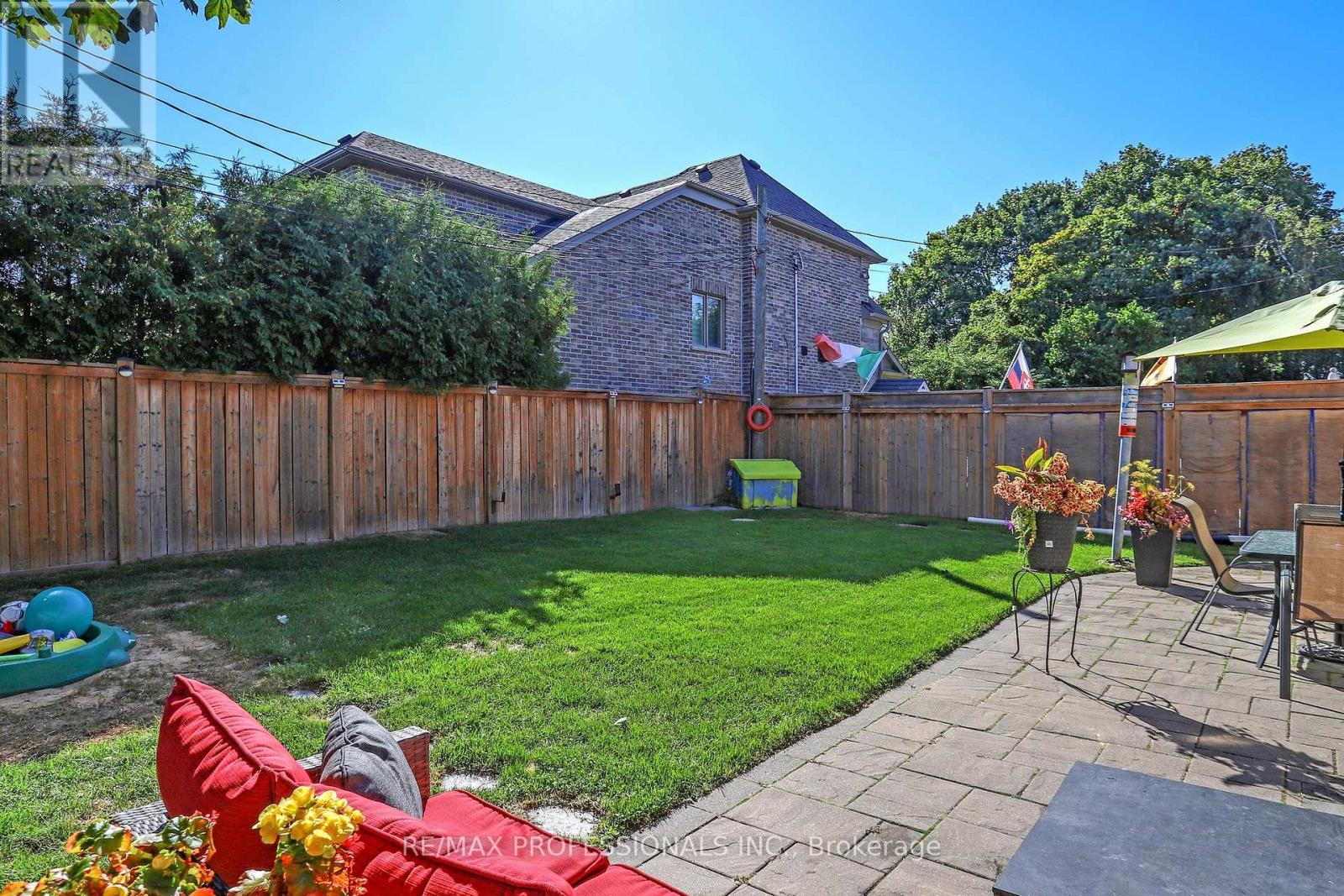 3 Hartsdale Drive, Toronto, Ontario  M9R 2S1 - Photo 38 - W12376746