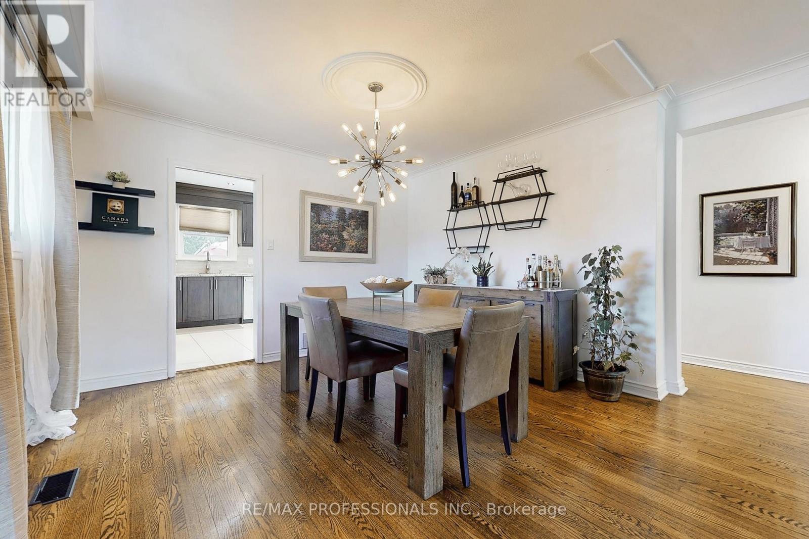 3 Hartsdale Drive, Toronto, Ontario  M9R 2S1 - Photo 8 - W12376746