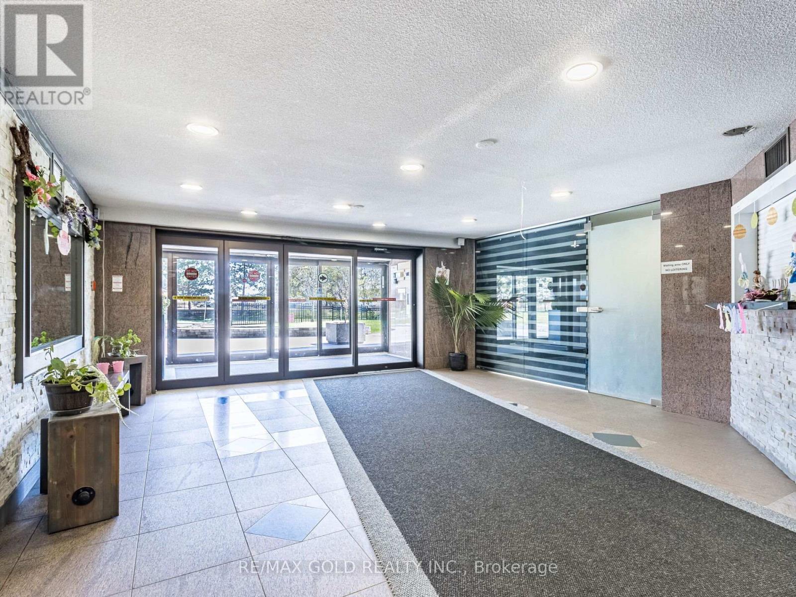610 - 4 Lisa Street, Brampton, Ontario  L6T 4B6 - Photo 6 - W12376759