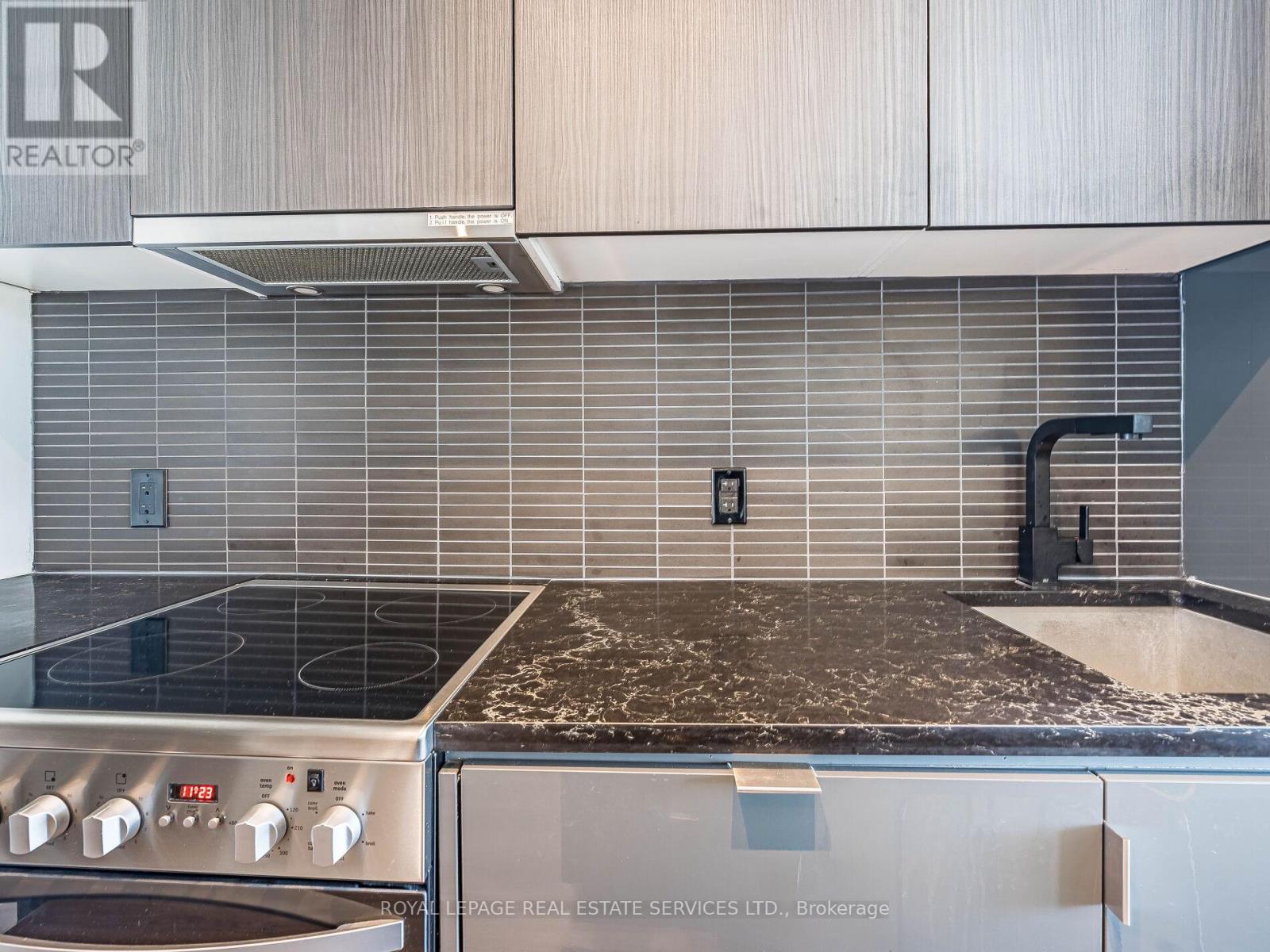 312 - 7 Smith Crescent, Toronto (Stonegate-Queensway), Ontario  M8Z 0Z3 - Photo 10 - W12376828