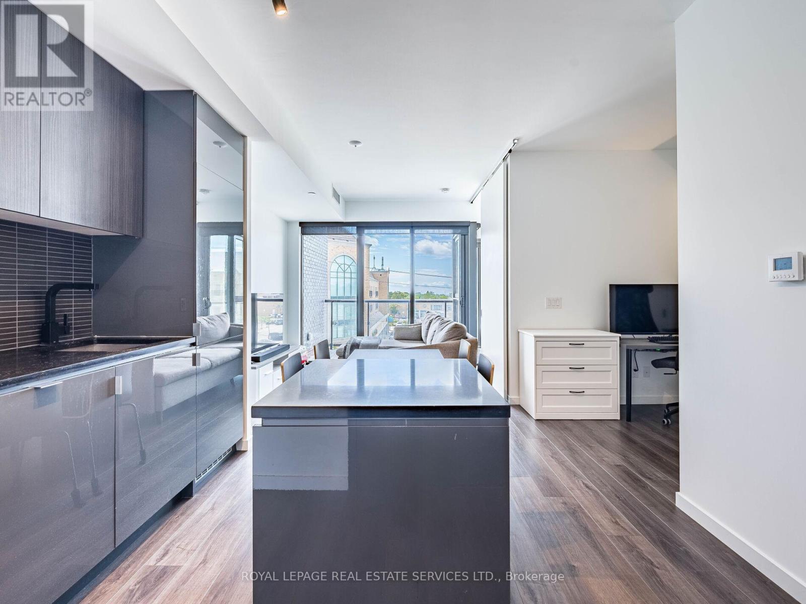 312 - 7 Smith Crescent, Toronto (Stonegate-Queensway), Ontario  M8Z 0Z3 - Photo 5 - W12376828