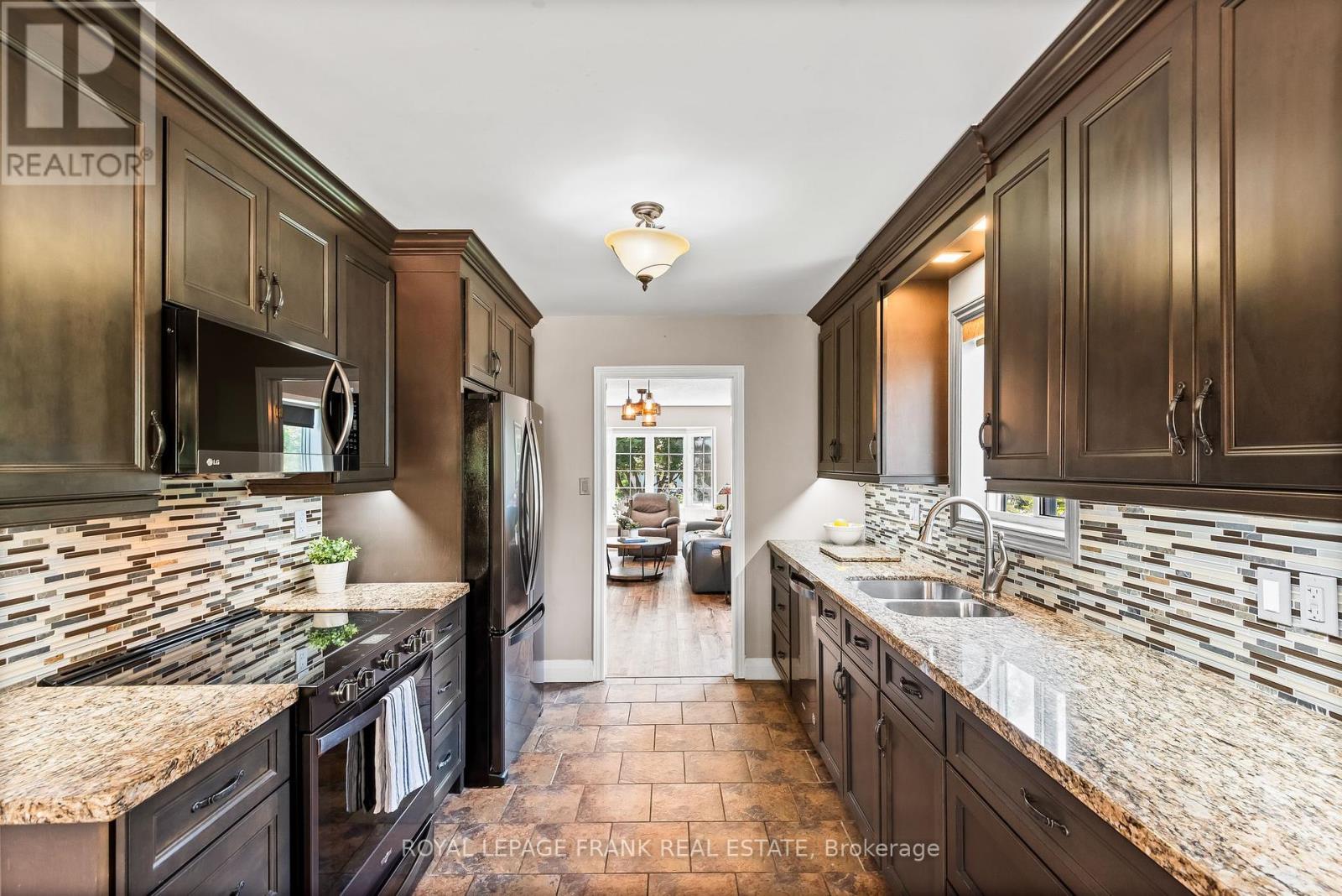 8 Brookside Street, Cavan Monaghan, Ontario  L0A 1G0 - Photo 10 - X12377016