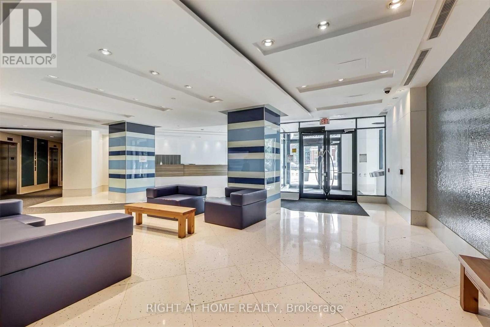 734 - 600 Fleet Street, Toronto, Ontario  M5V 1B7 - Photo 2 - C12376918