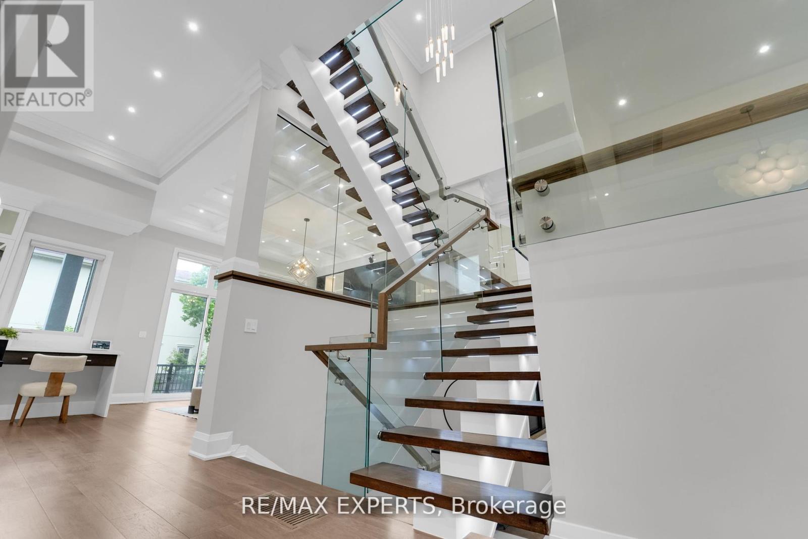 92 Churchill Avenue, Toronto (Willowdale West), Ontario  M2N 1Z1 - Photo 7 - C12376935