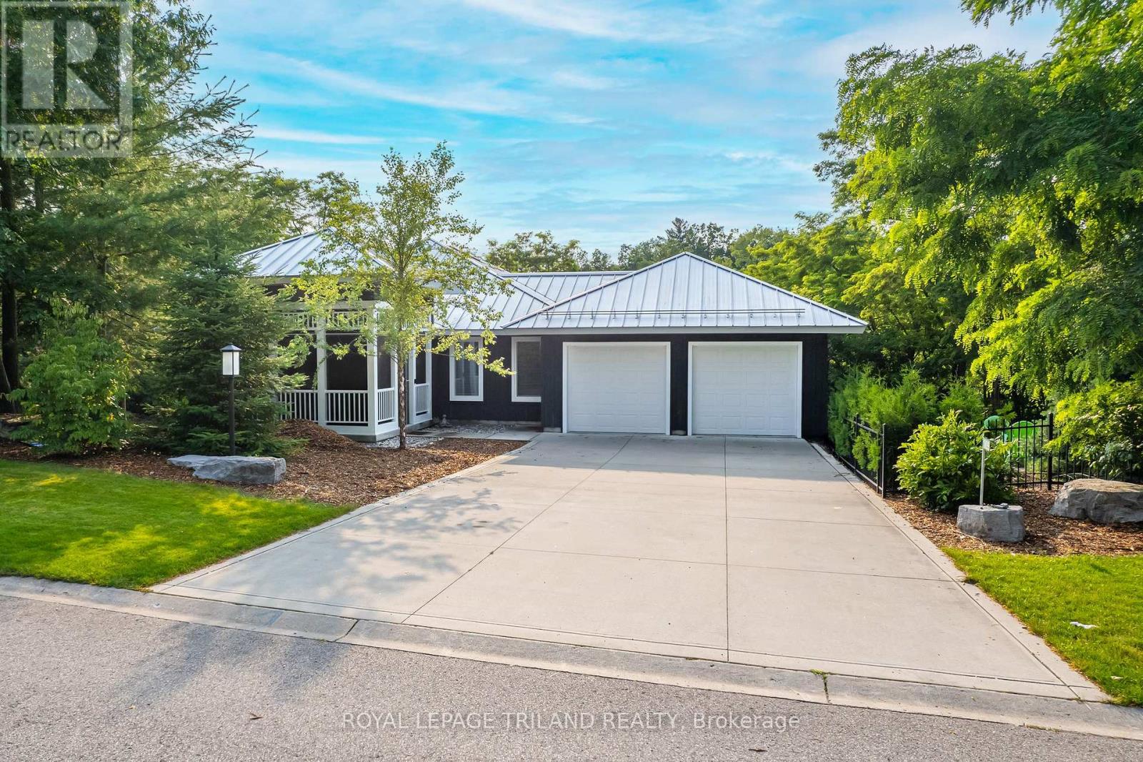 10099 Jennison Crescent, Lambton Shores, Ontario  N0M 1T0 - Photo 13 - X12377043