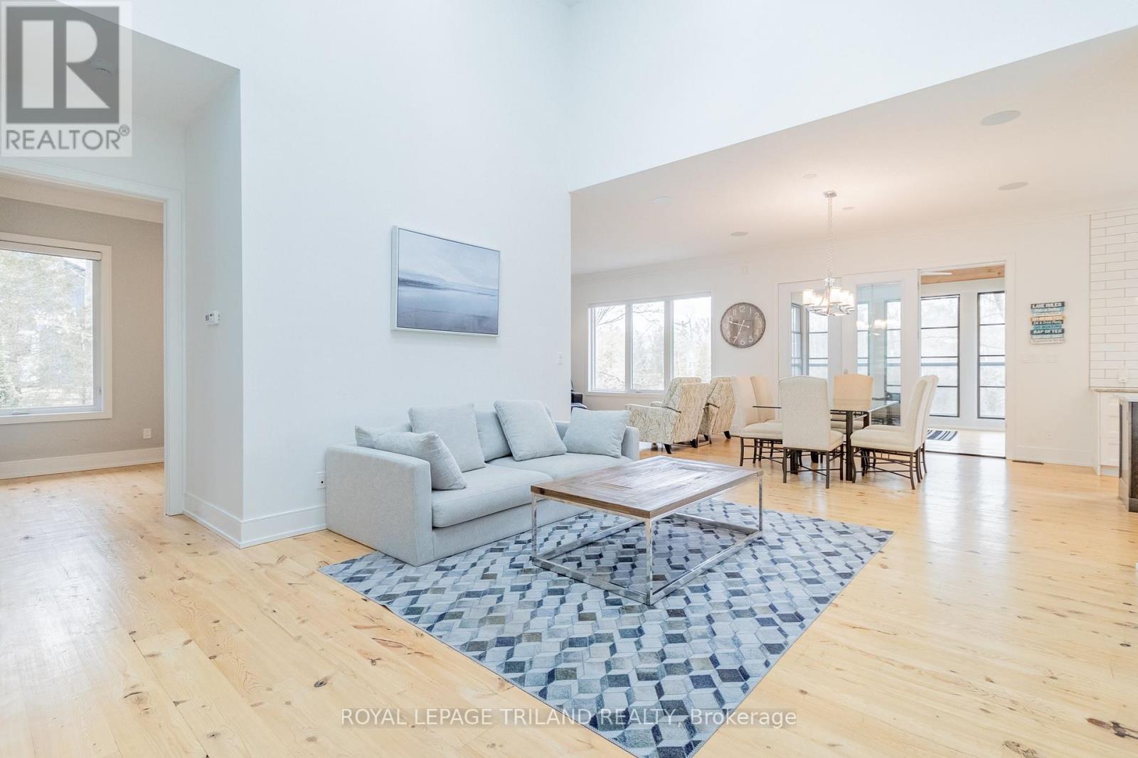 10099 Jennison Crescent, Lambton Shores, Ontario  N0M 1T0 - Photo 16 - X12377043