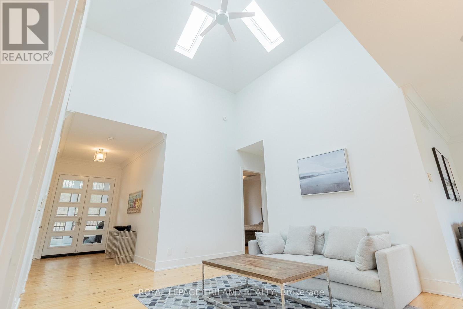 10099 Jennison Crescent, Lambton Shores, Ontario  N0M 1T0 - Photo 17 - X12377043