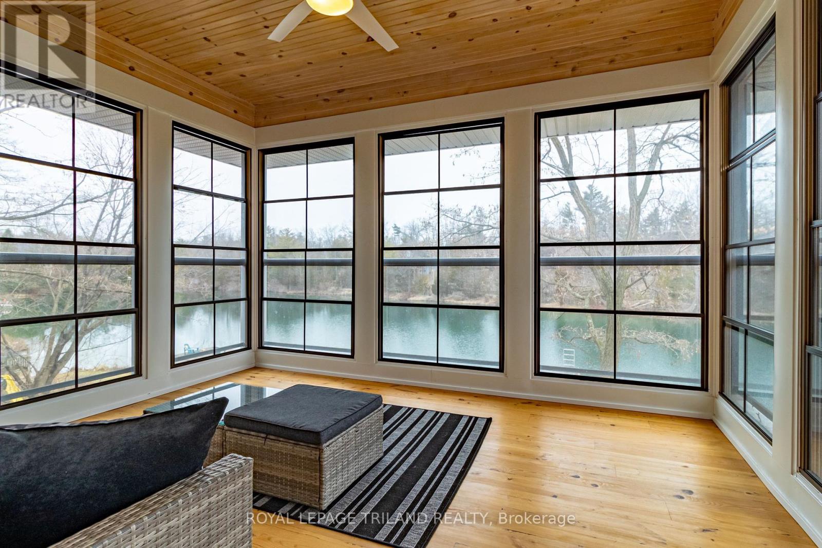 10099 Jennison Crescent, Lambton Shores, Ontario  N0M 1T0 - Photo 24 - X12377043