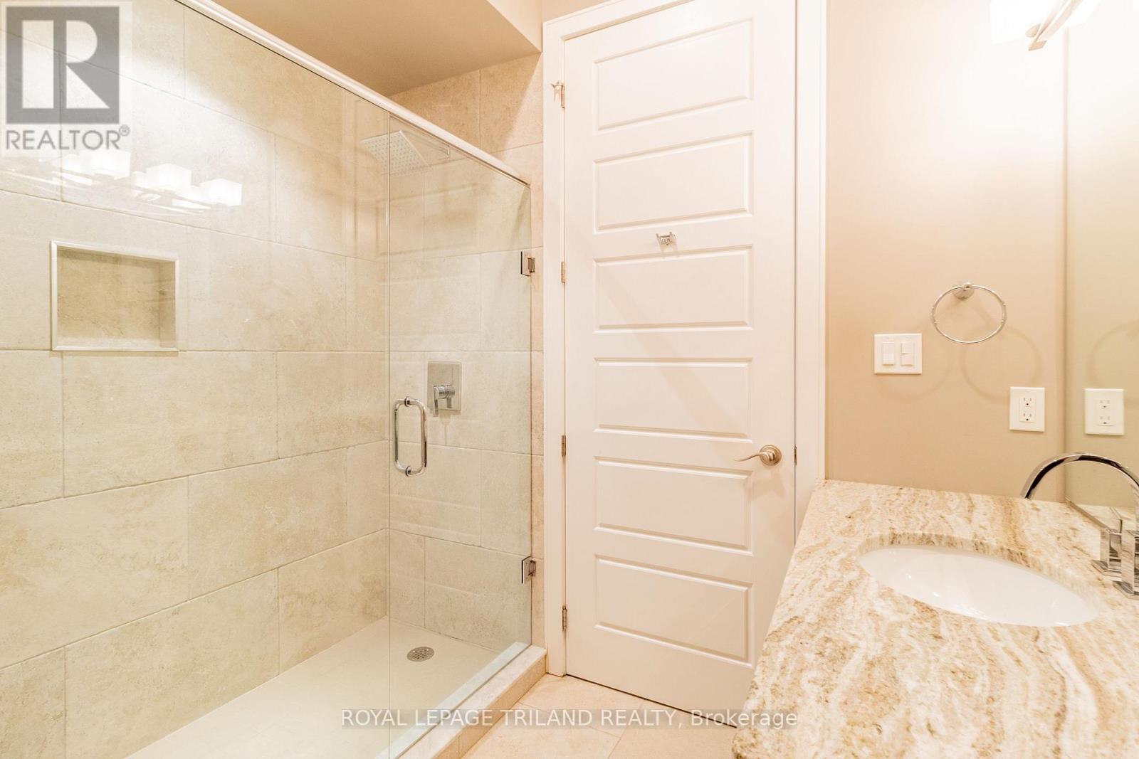 10099 Jennison Crescent, Lambton Shores, Ontario  N0M 1T0 - Photo 27 - X12377043