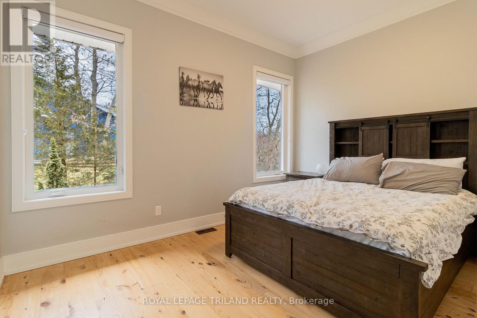 10099 Jennison Crescent, Lambton Shores, Ontario  N0M 1T0 - Photo 28 - X12377043