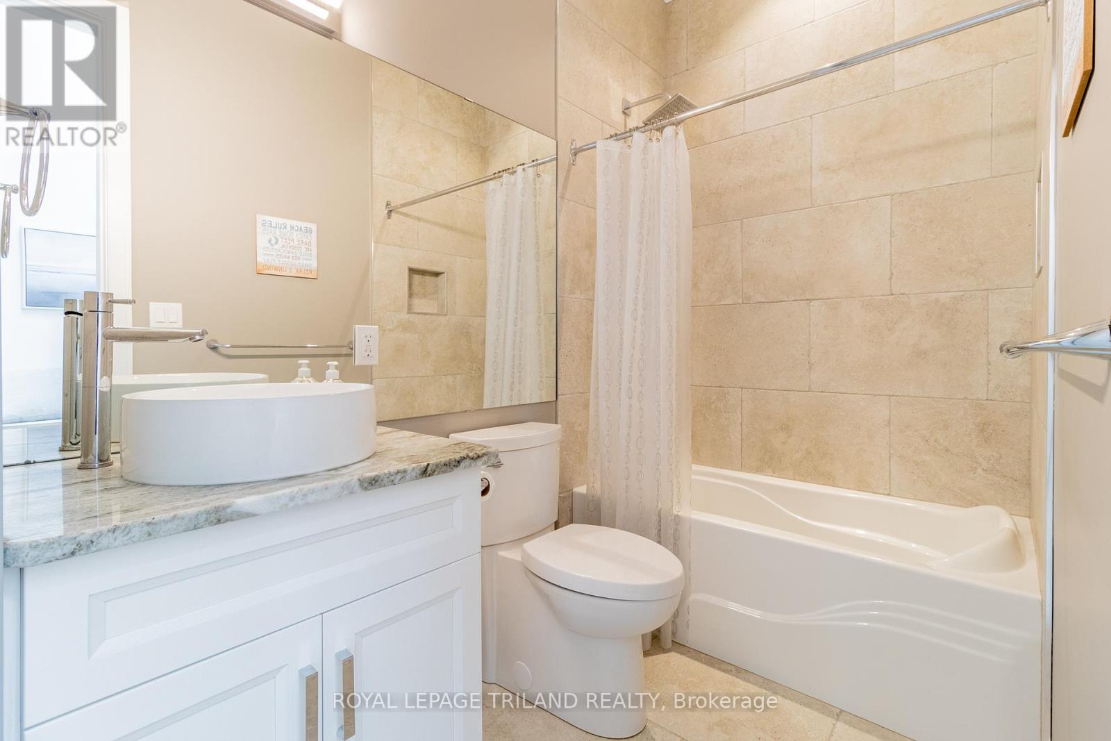 10099 Jennison Crescent, Lambton Shores, Ontario  N0M 1T0 - Photo 29 - X12377043