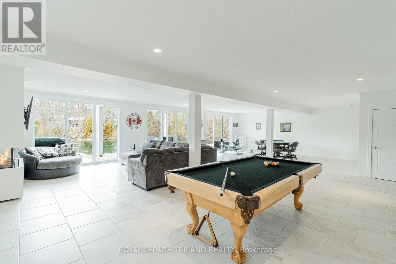 10099 Jennison Crescent, Lambton Shores, Ontario  N0M 1T0 - Photo 34 - X12377043