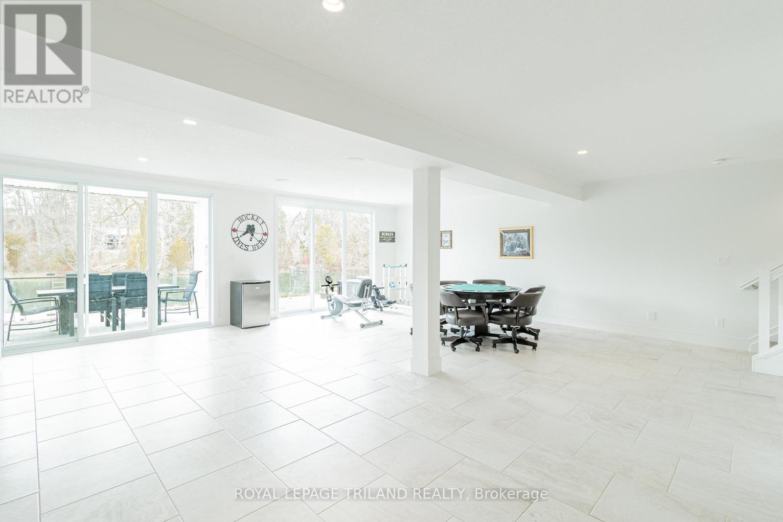 10099 Jennison Crescent, Lambton Shores, Ontario  N0M 1T0 - Photo 37 - X12377043