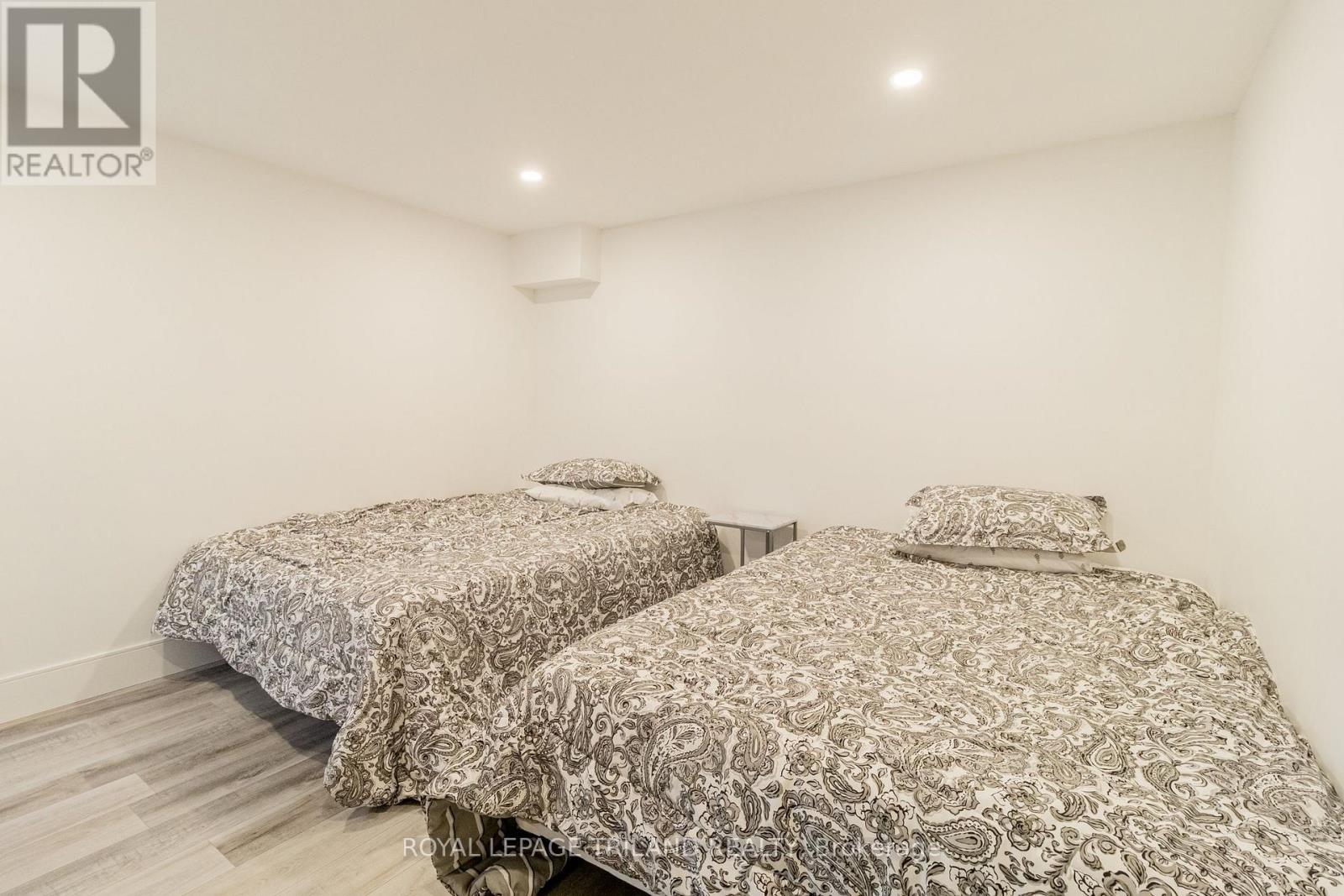 10099 Jennison Crescent, Lambton Shores, Ontario  N0M 1T0 - Photo 38 - X12377043
