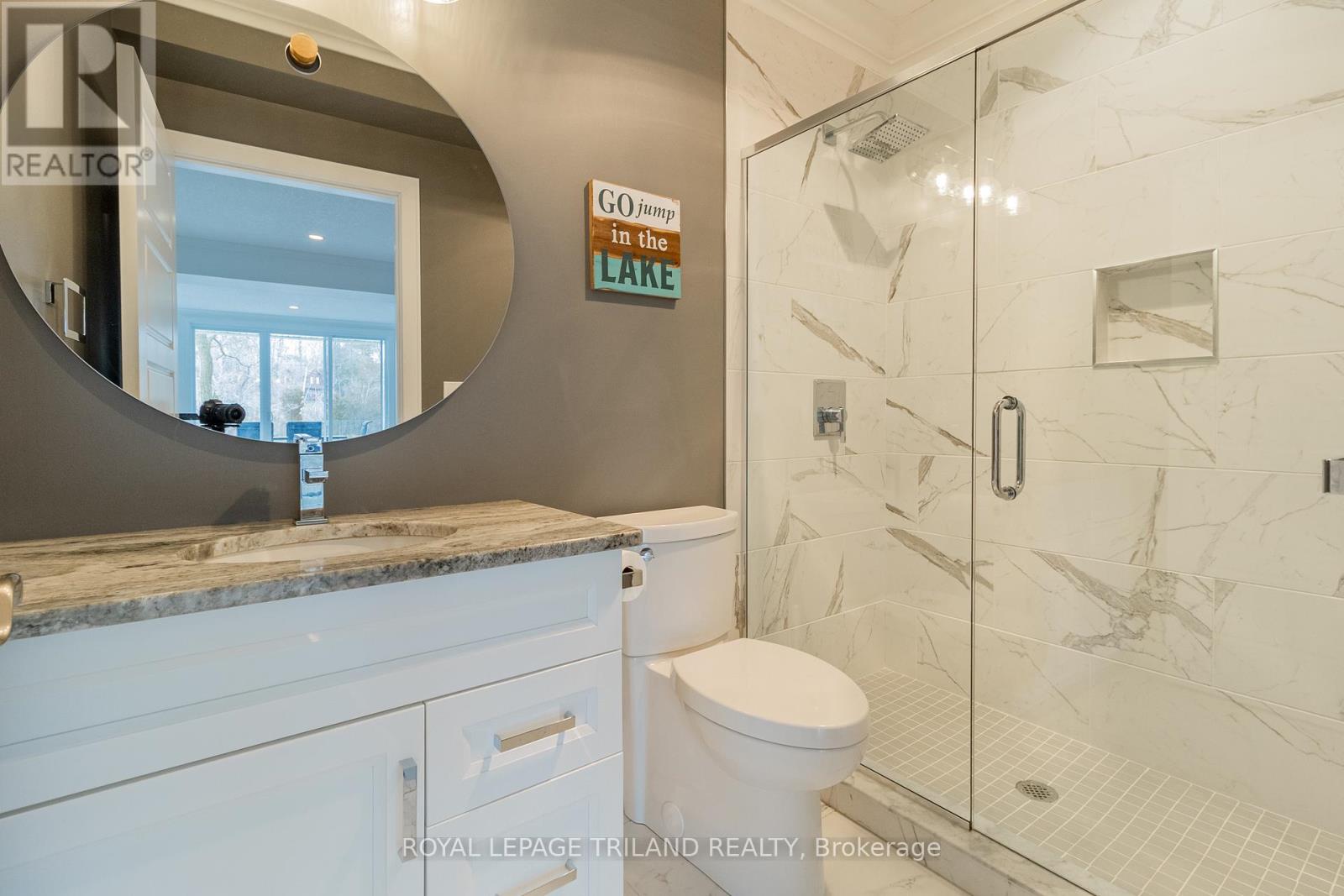 10099 Jennison Crescent, Lambton Shores, Ontario  N0M 1T0 - Photo 39 - X12377043