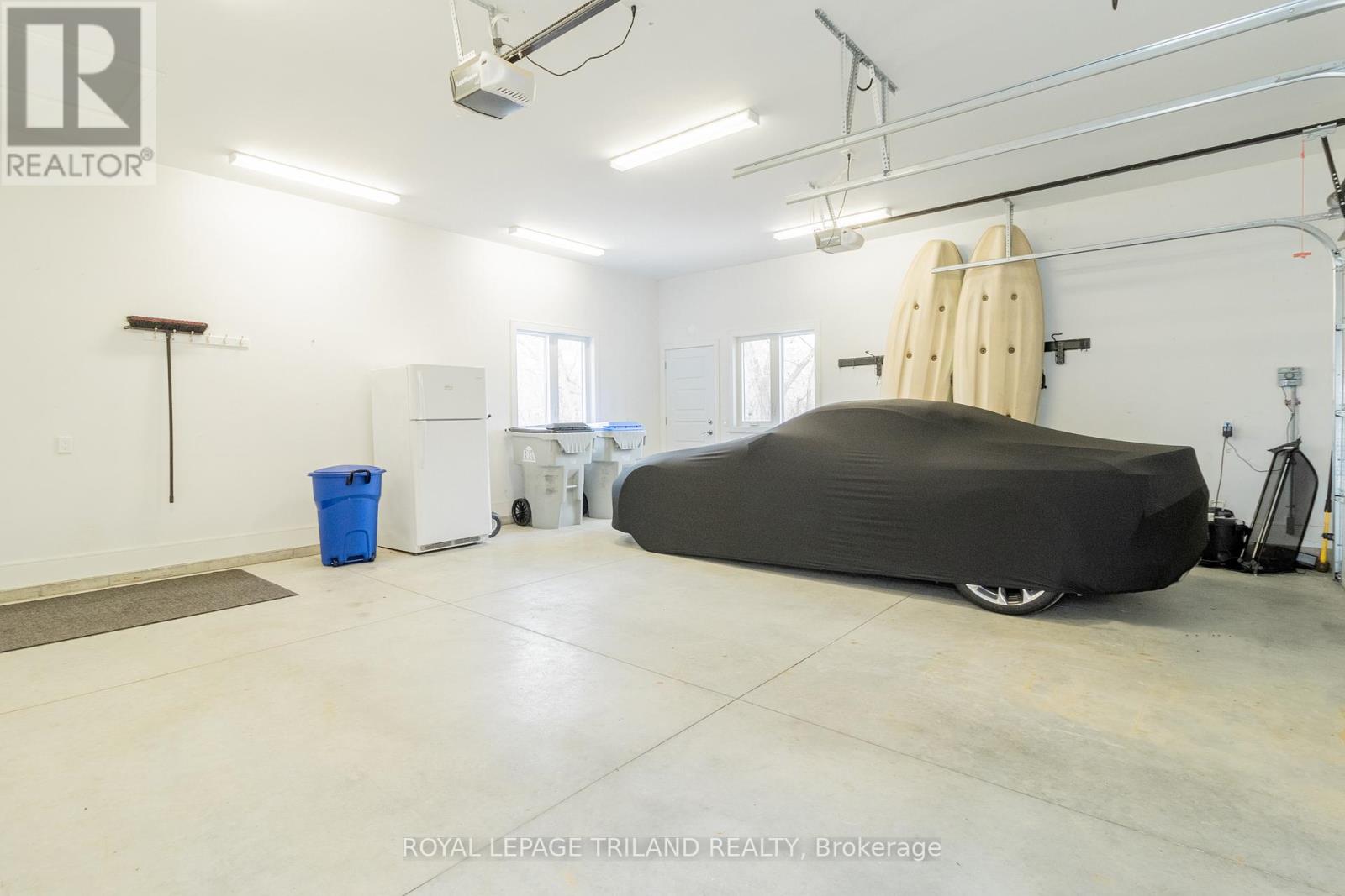 10099 Jennison Crescent, Lambton Shores, Ontario  N0M 1T0 - Photo 41 - X12377043