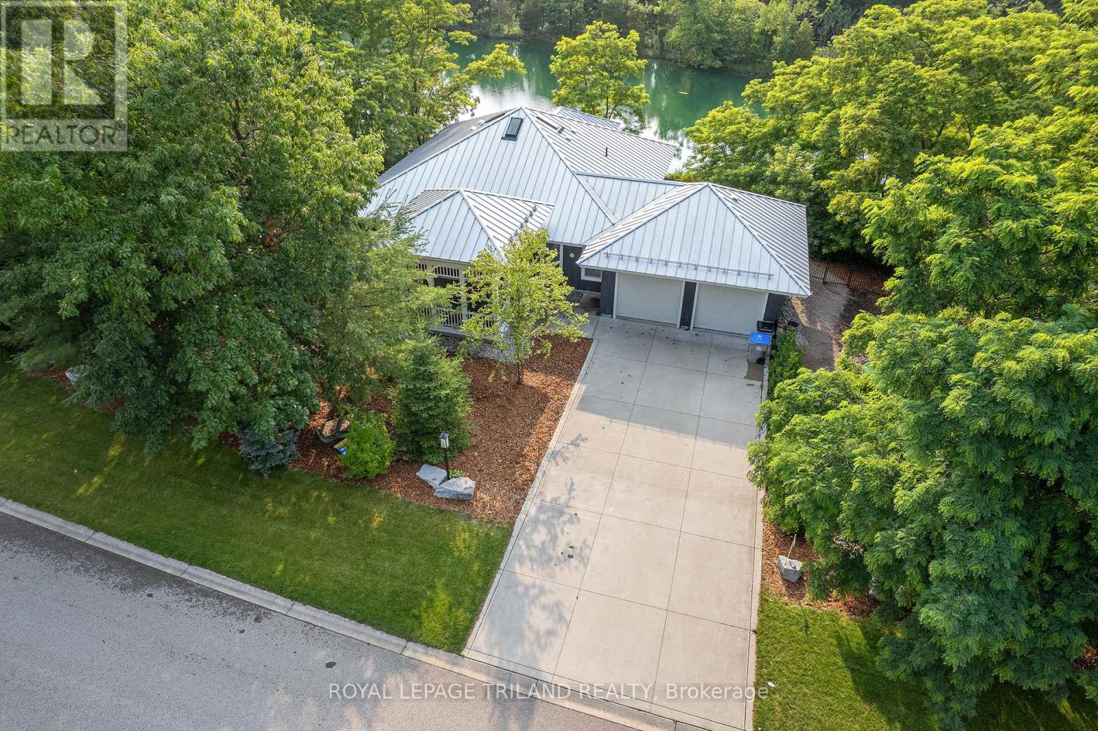 10099 Jennison Crescent, Lambton Shores, Ontario  N0M 1T0 - Photo 45 - X12377043