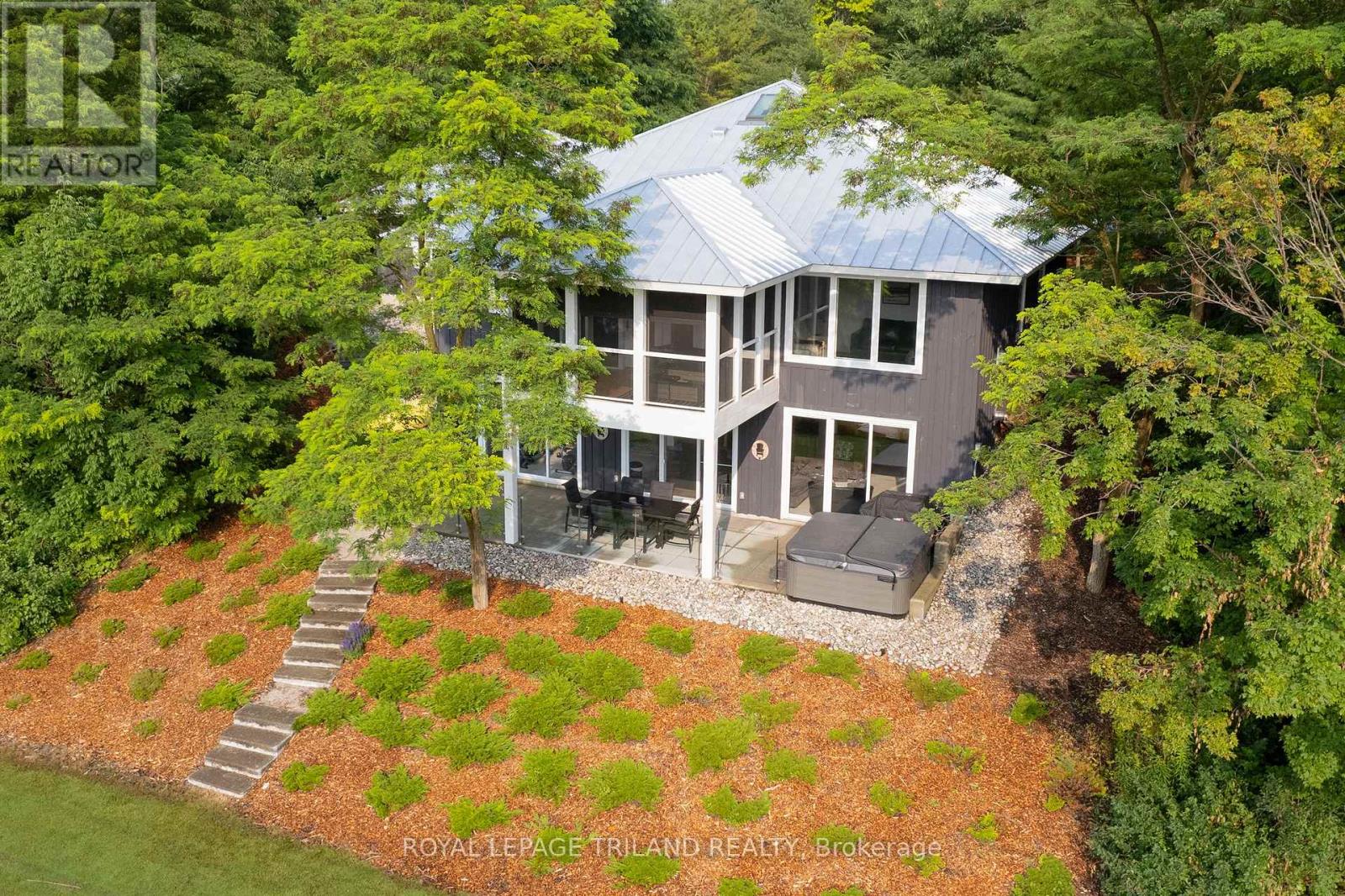 10099 Jennison Crescent, Lambton Shores, Ontario  N0M 1T0 - Photo 46 - X12377043