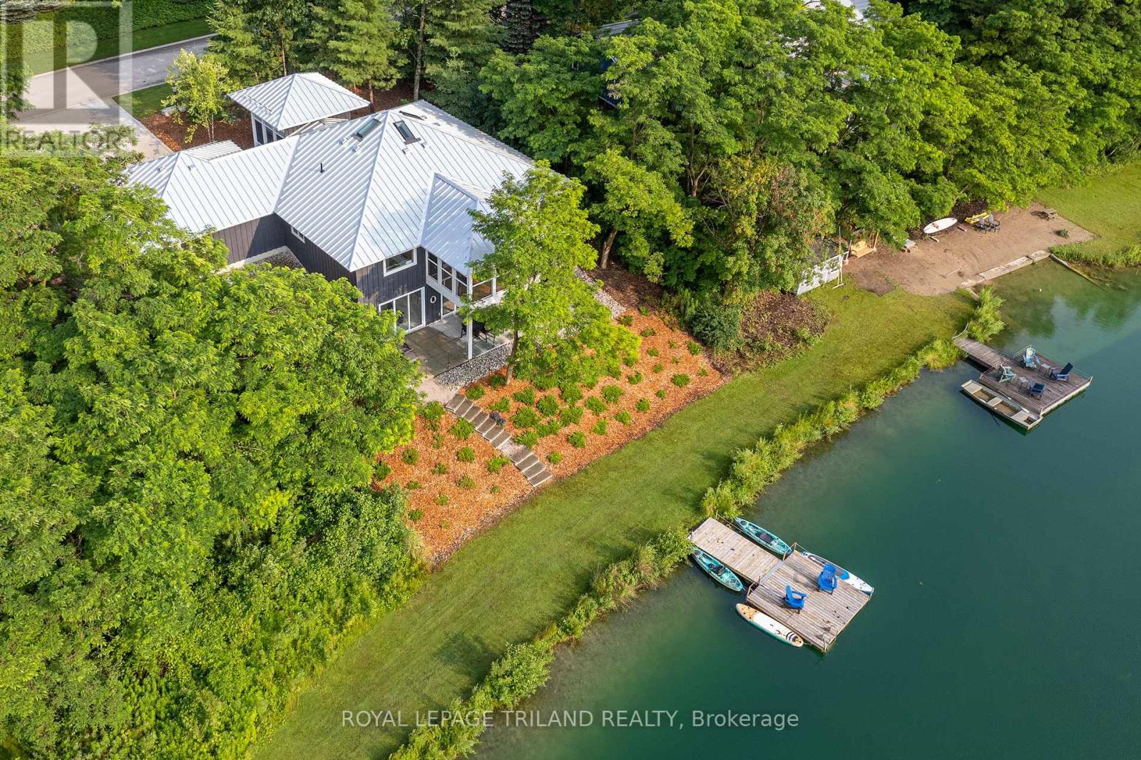 10099 Jennison Crescent, Lambton Shores, Ontario  N0M 1T0 - Photo 8 - X12377043
