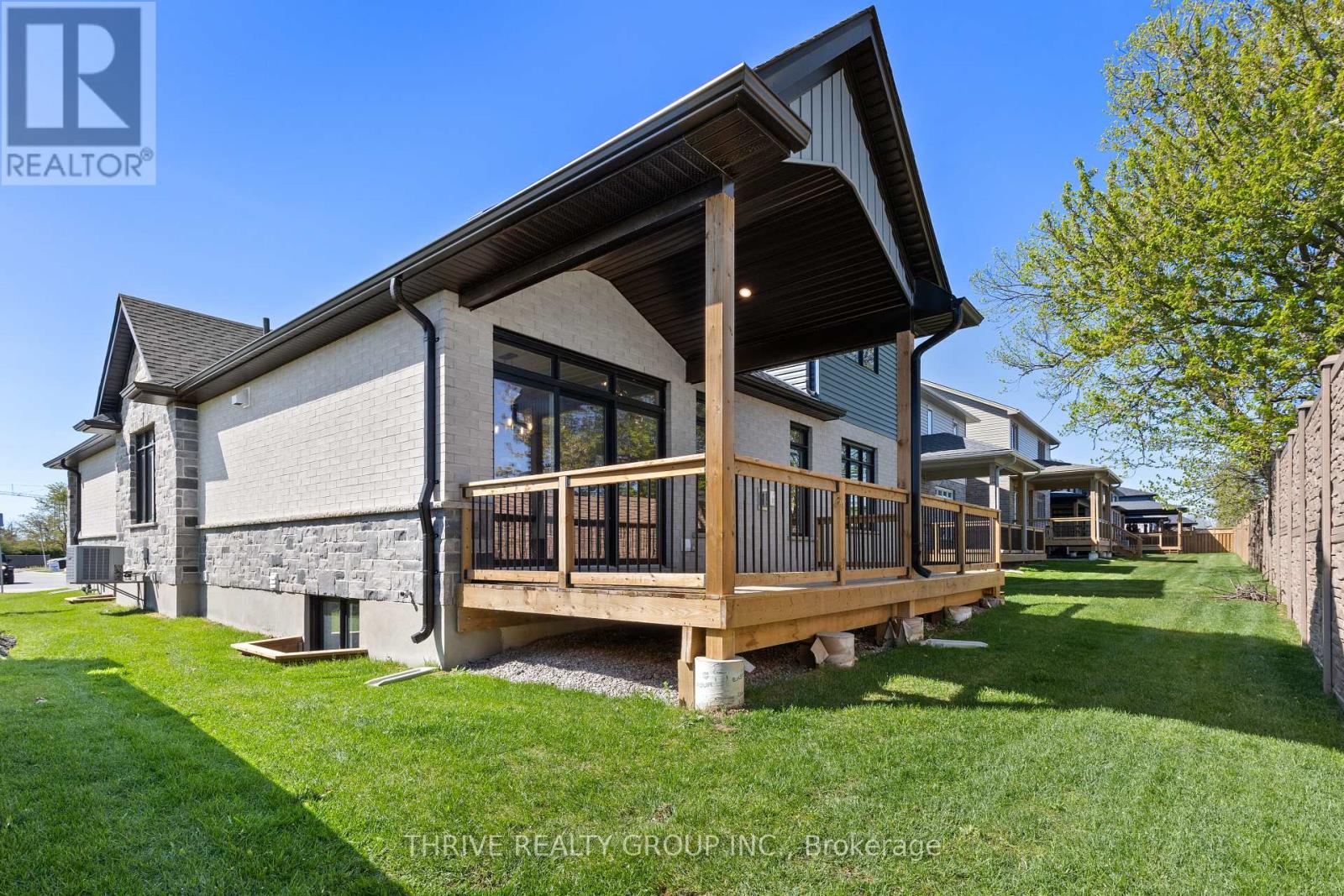 1 - 1061 Eagletrace Drive, London North, Ontario  N6G 0T3 - Photo 50 - X12377096